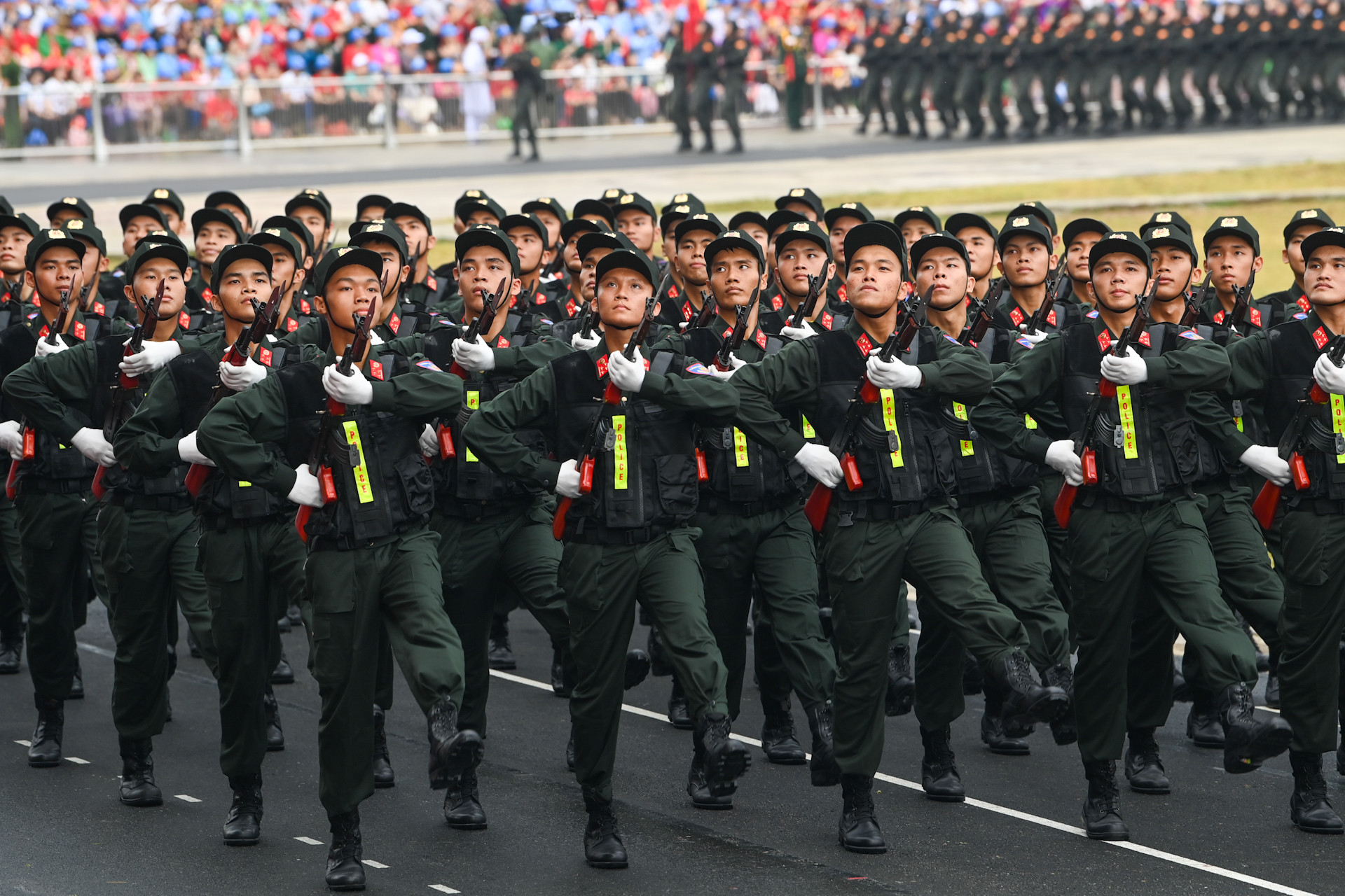 Khối nam sĩ quan Cảnh sát cơ động.