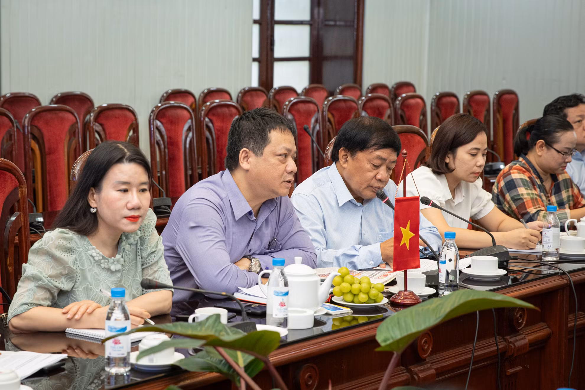 Đồng chí Phạm Song Hà, Ủy viên Ban Biên tập, Trưởng Ban Chính trị-Xã hội thông tin đến các thành viên trong đoàn công tác của Lào một số cột mốc nổi bật trong quá trình hình thành và phát triển của Báo Nhân Dân kể từ thời điểm xuất bản số báo đầu tiên ngày 11/3/1951 cho đến nay. Đồng chí Phạm Song Hà, Ủy viên Ban Biên tập, Trưởng Ban Chính trị-Xã hội thông tin đến các thành viên trong đoàn công tác của Lào một số cột mốc nổi bật trong quá trình hình thành và phát triển của Báo Nhân Dân kể từ thời điểm xuất bản số báo đầu tiên ngày 11/3/1951 cho đến nay.