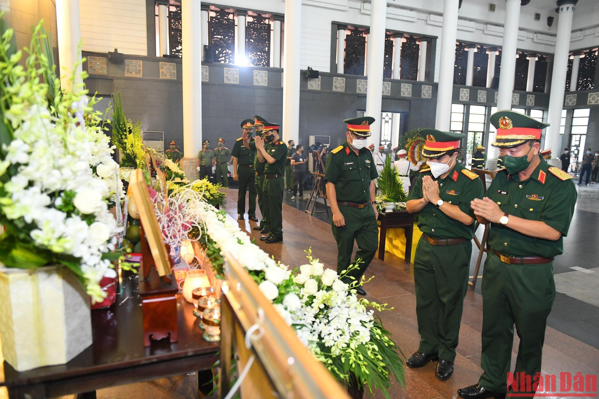 Hình ảnh người thân, đồng đội tiễn biệt 3 cảnh sát chữa cháy ảnh 8