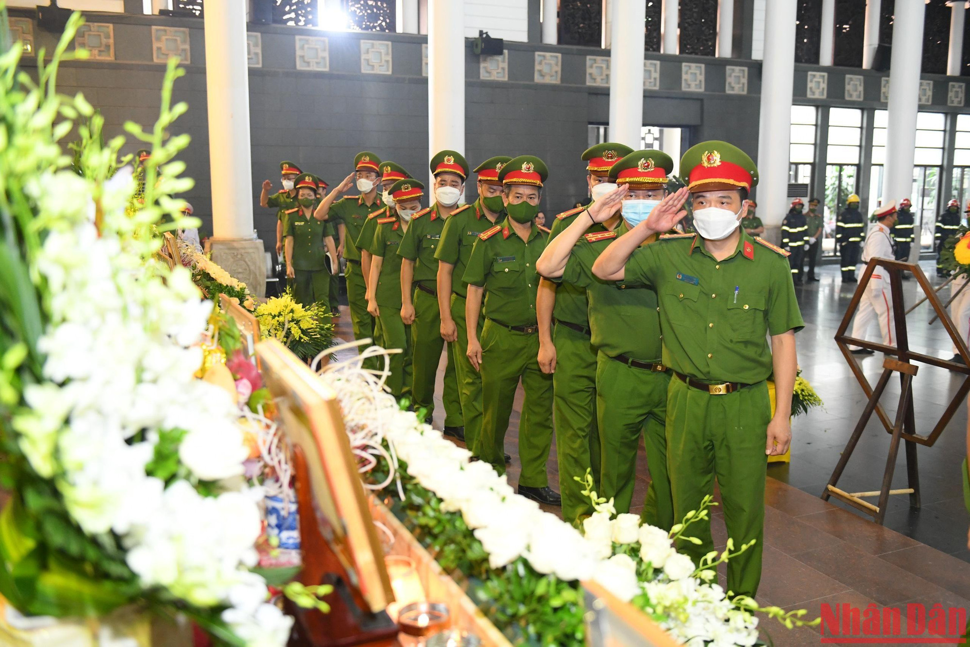 Hình ảnh người thân, đồng đội tiễn biệt 3 cảnh sát chữa cháy ảnh 9