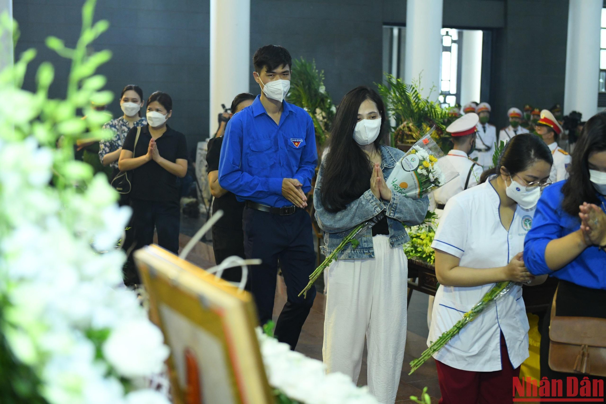 Hình ảnh người thân, đồng đội tiễn biệt 3 cảnh sát chữa cháy ảnh 10