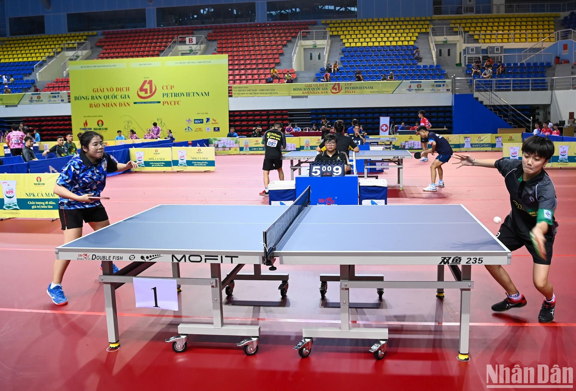 [Ảnh] Những trận đầu tiên tại Giải vô địch bóng bàn quốc gia Báo Nhân Dân lần thứ 41 ảnh 2