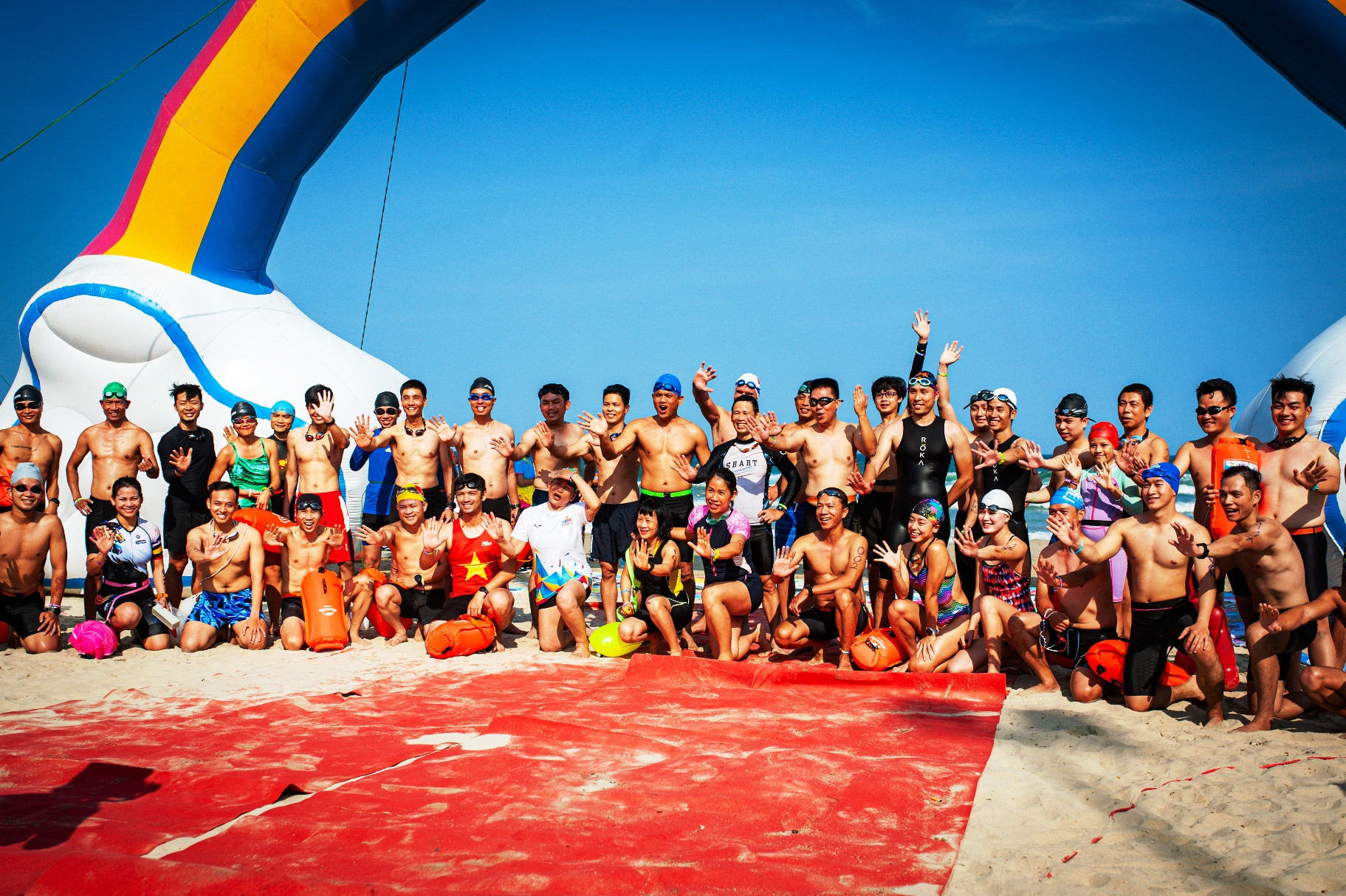 Các thí sinh tham gia Lễ hội thể thao chụp hình lưu niệm trước khi thi đấu.