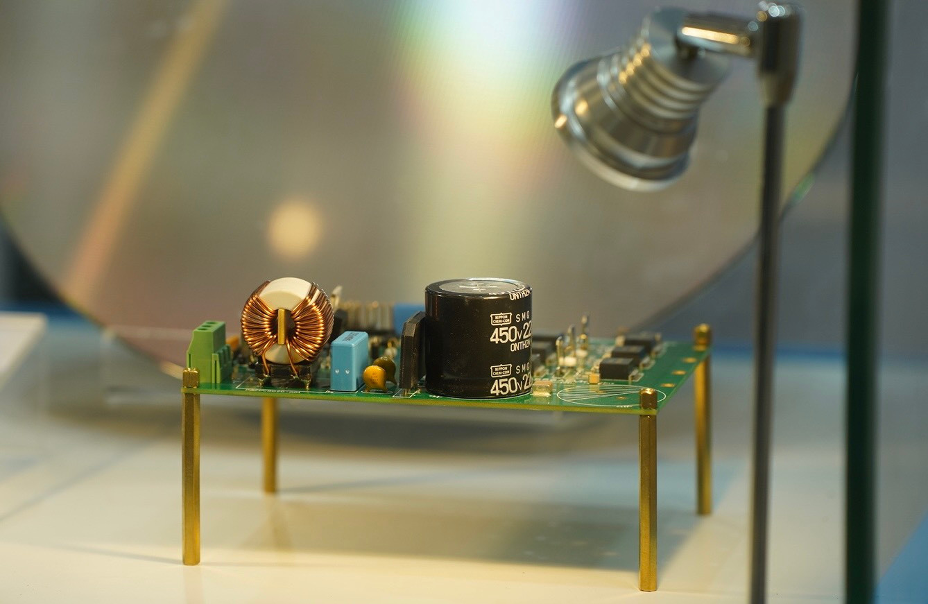 Một số sản phẩm vi mạch bán dẫn trưng bày tại triển lãm SEMIExpo Vietnam 2024.