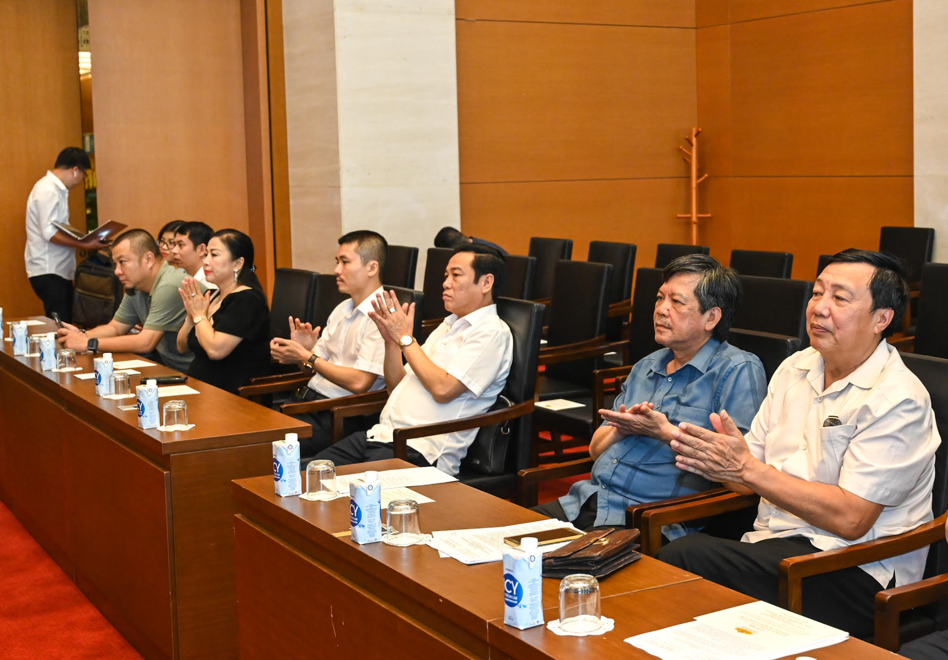 Lãnh đạo các cơ quan báo chí và các đại biểu dự buổi gặp mặt.