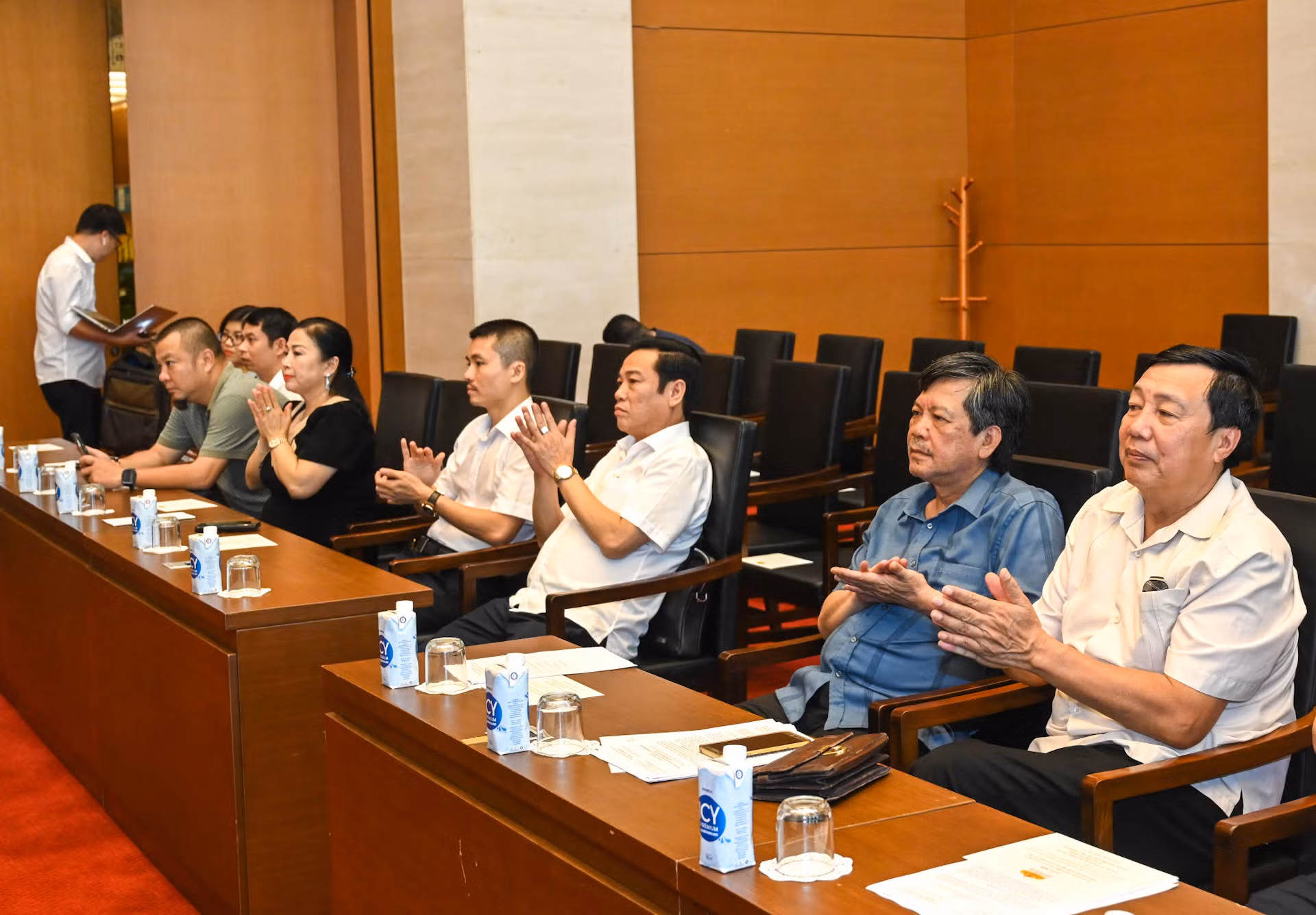 Lãnh đạo các cơ quan báo chí và các đại biểu dự buổi gặp mặt.