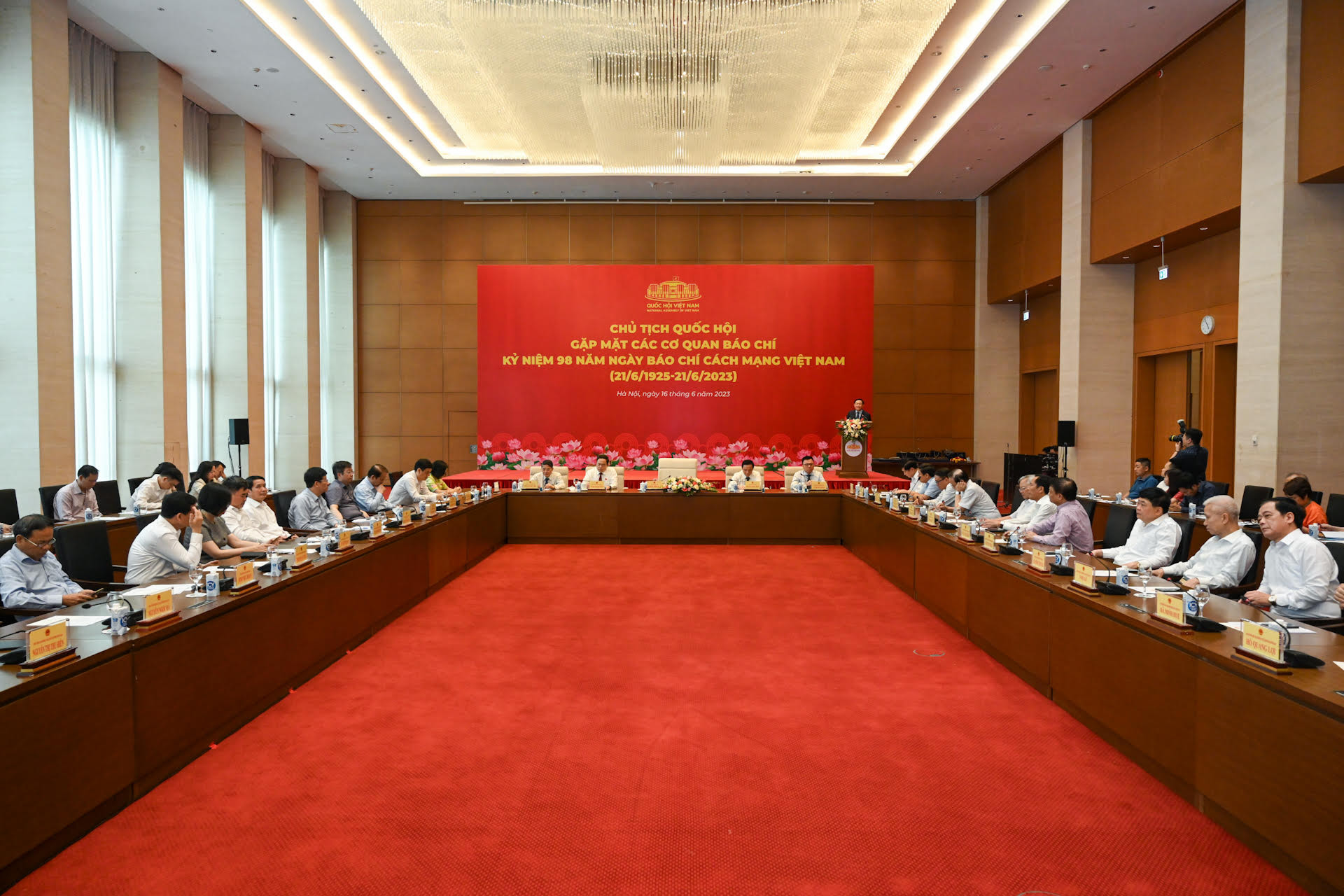 Quang cảnh buổi gặp mặt tại Nhà Quốc hội.