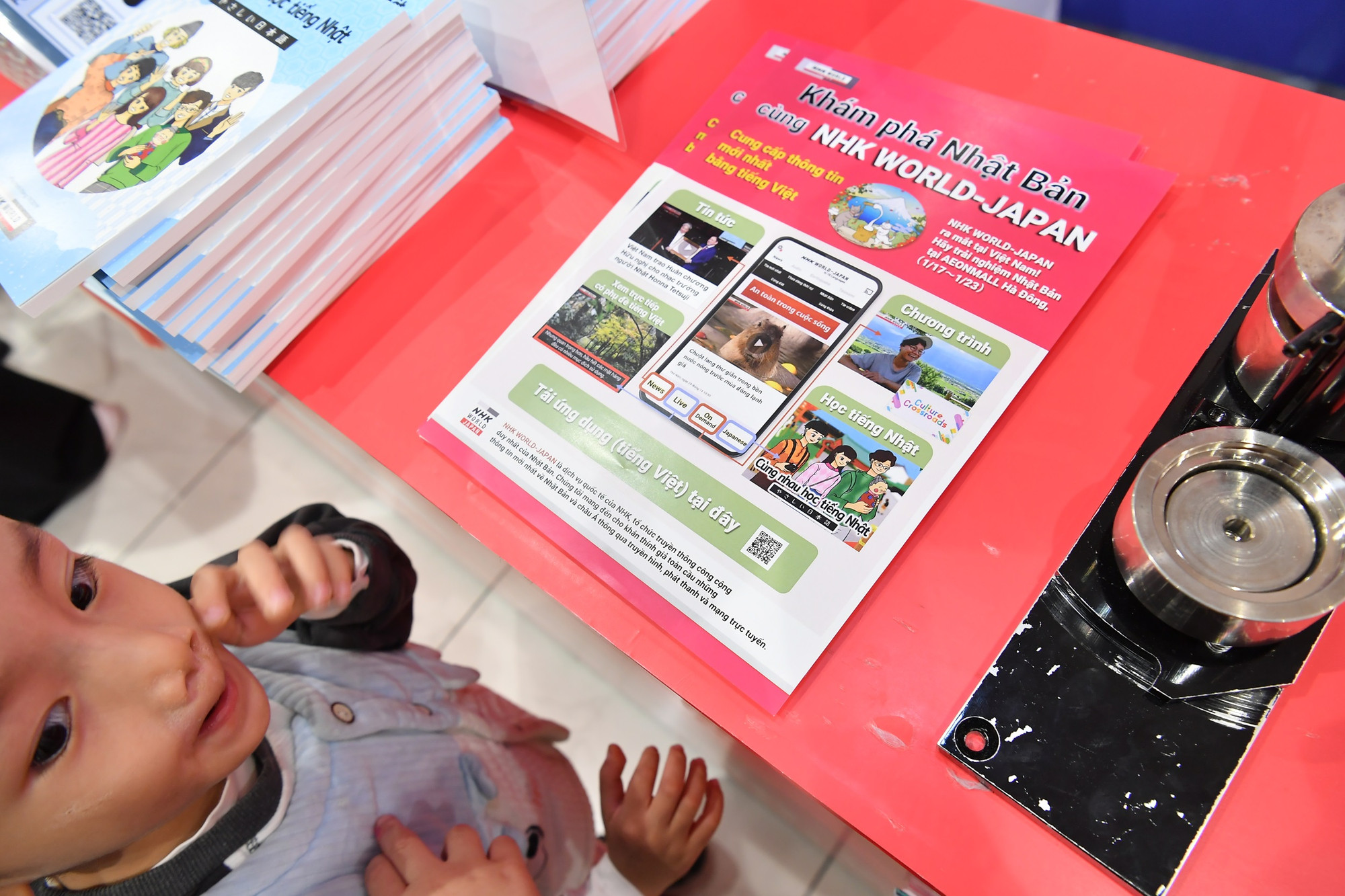 NHK (Nippon Hoso Kyokai) là hãng phát thanh – truyền hình công cộng đầu tiên và duy nhất tại Nhật Bản, hiện có 4 kênh truyền hình và 3 kênh phát thanh trong nước. NHK (Nippon Hoso Kyokai) là hãng phát thanh – truyền hình công cộng đầu tiên và duy nhất tại Nhật Bản, hiện có 4 kênh truyền hình và 3 kênh phát thanh trong nước.