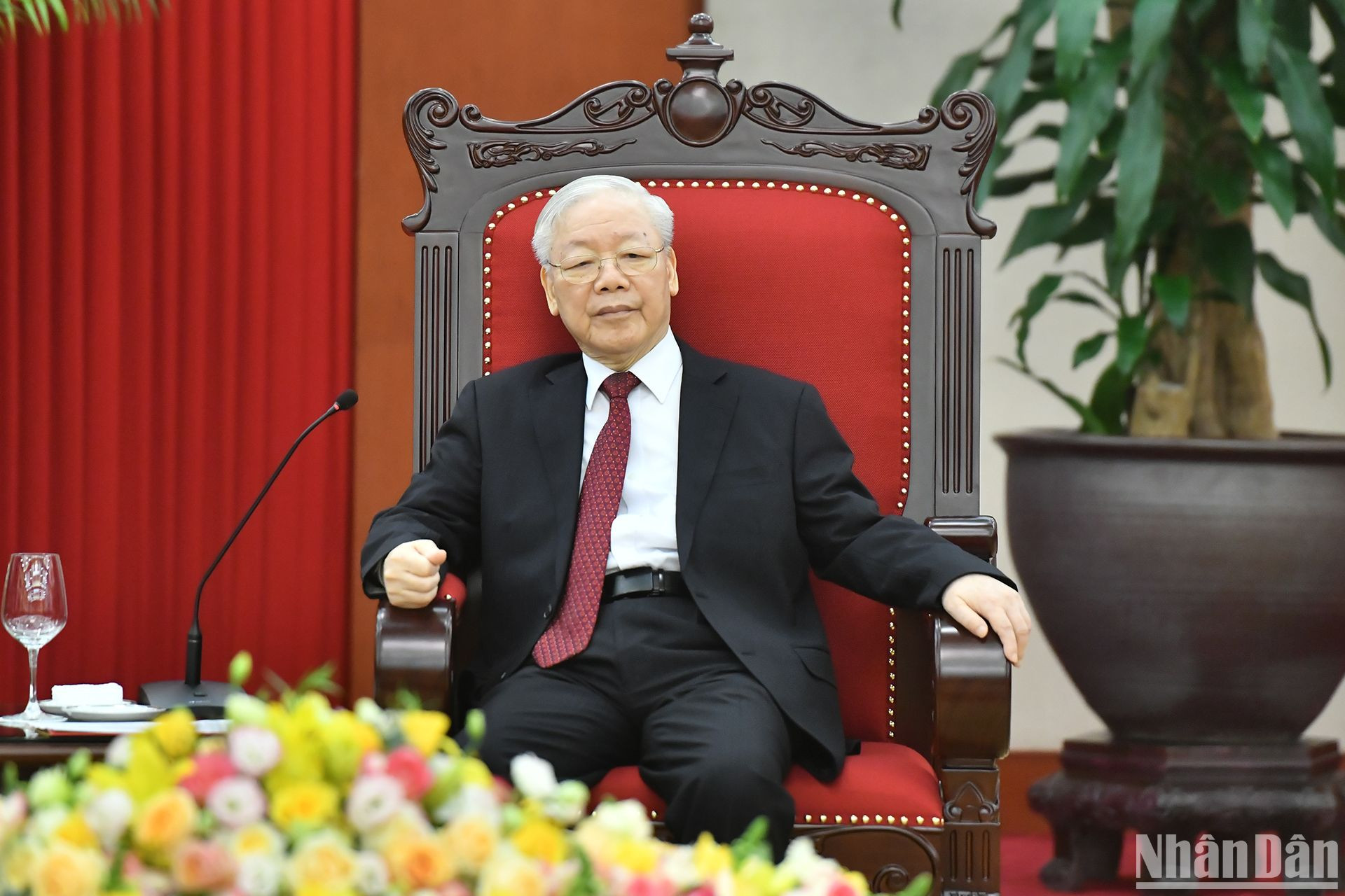 Tổng Bí thư Nguyễn Phú Trọng phát biểu tại buổi tiếp đồng chí Vương Nghị tại Trụ sở Trung ương Đảng.