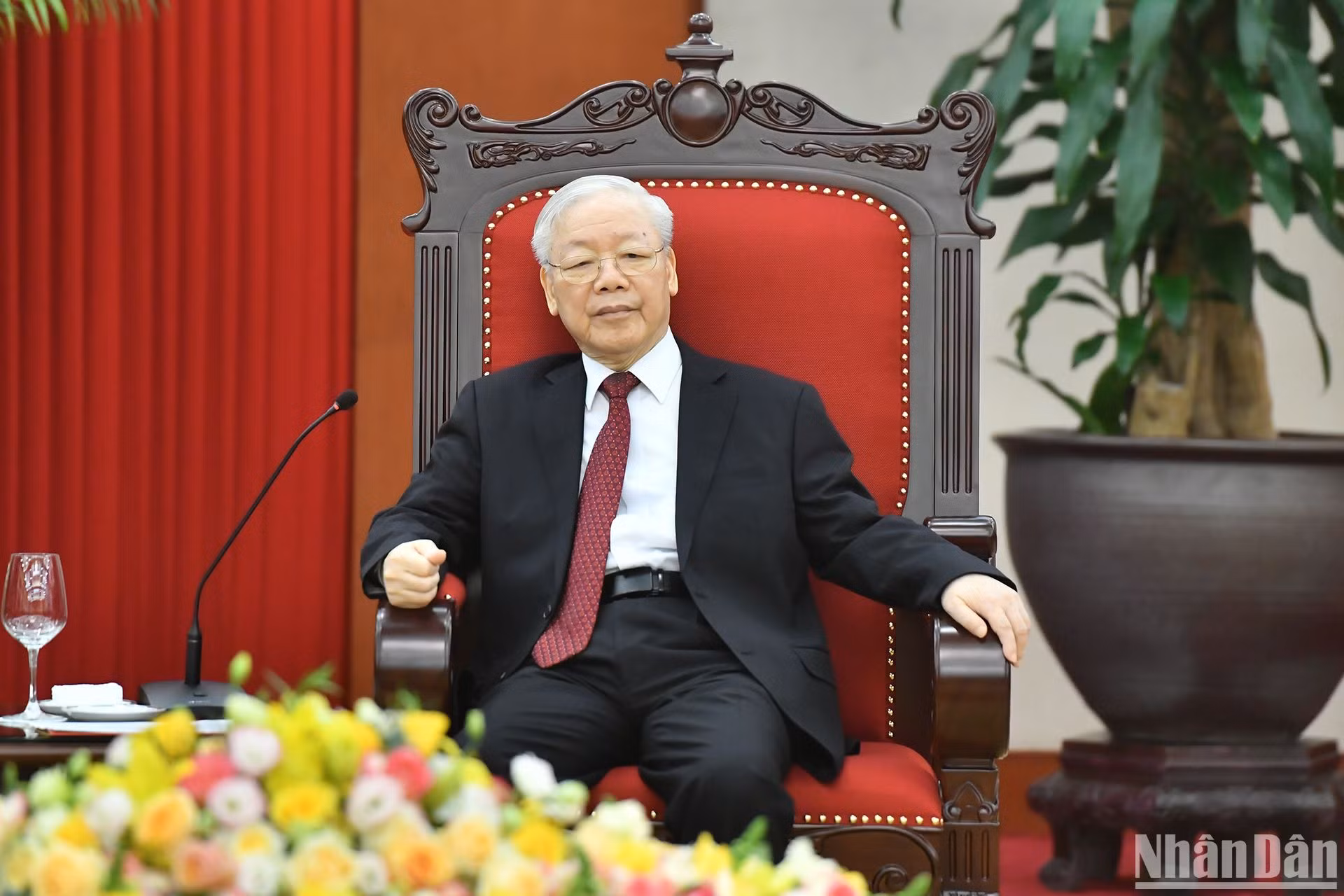 Tổng Bí thư Nguyễn Phú Trọng phát biểu tại buổi tiếp đồng chí Vương Nghị tại Trụ sở Trung ương Đảng.