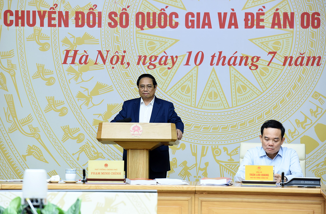 Thủ tướng Phạm Minh Chính, Chủ tịch Ủy ban Quốc gia về chuyển đổi số, chủ trì phiên họp.
