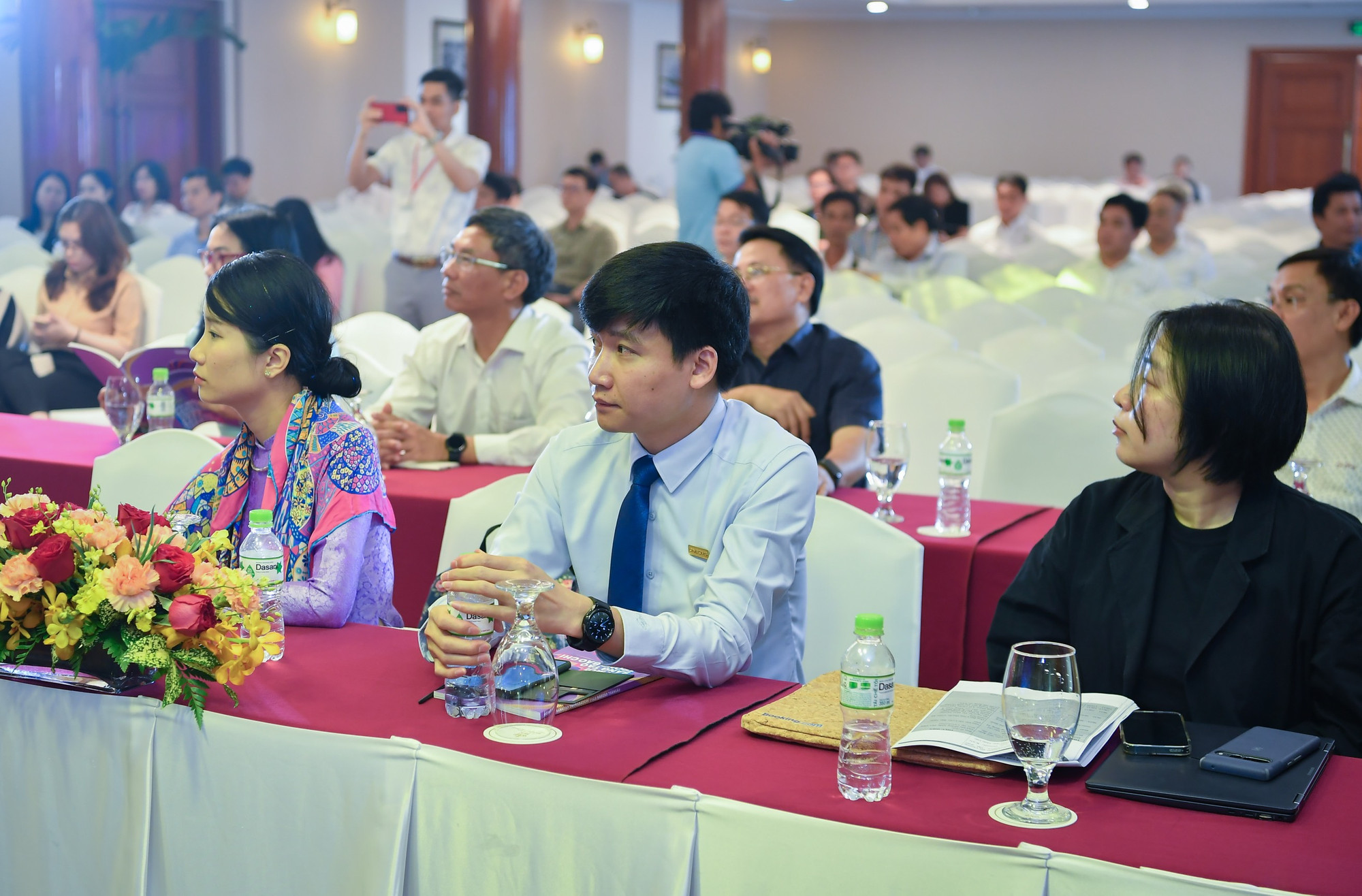 Các diễn giả tham gia phiên thảo luận.