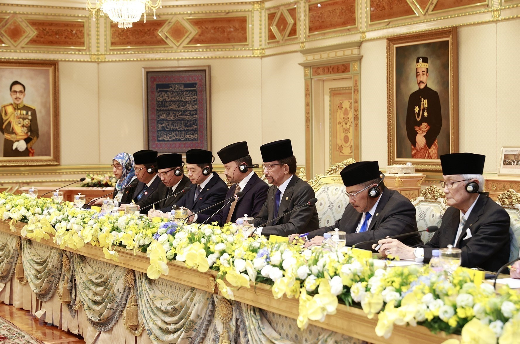 Quốc vương Sultan Haji Hassanal Bolkiah và đoàn Brunei tại buổi hội đàm với Thủ tướng Phạm Minh Chính.