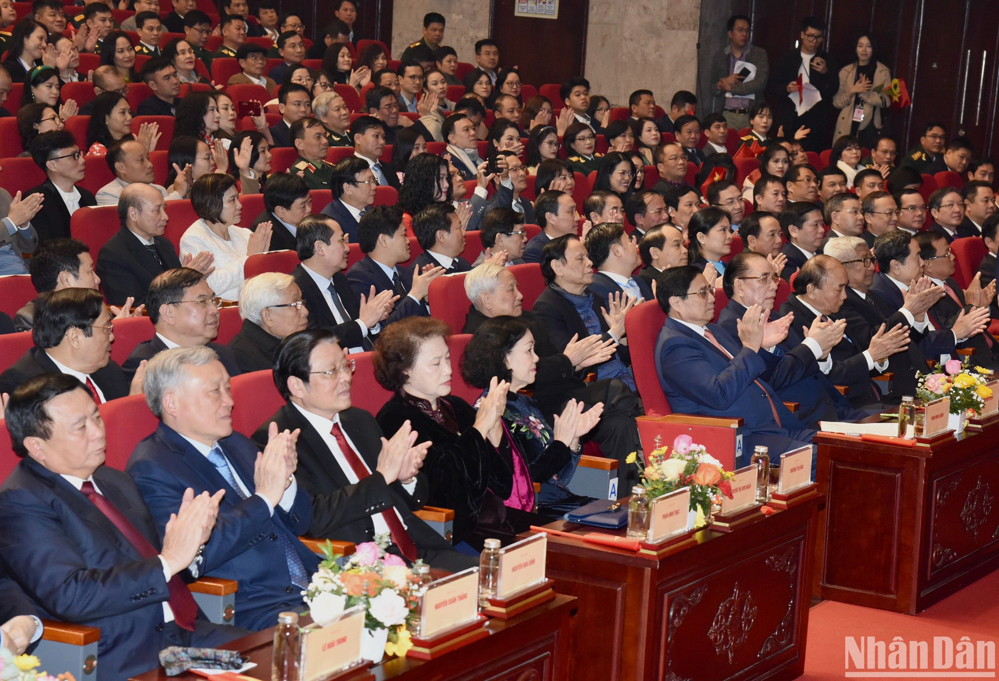 Các đồng chí lãnh đạo Đảng, Nhà nước dự Lễ trao Giải Búa liềm vàng lần thứ VIII. (Ảnh: TRẦN HẢI)