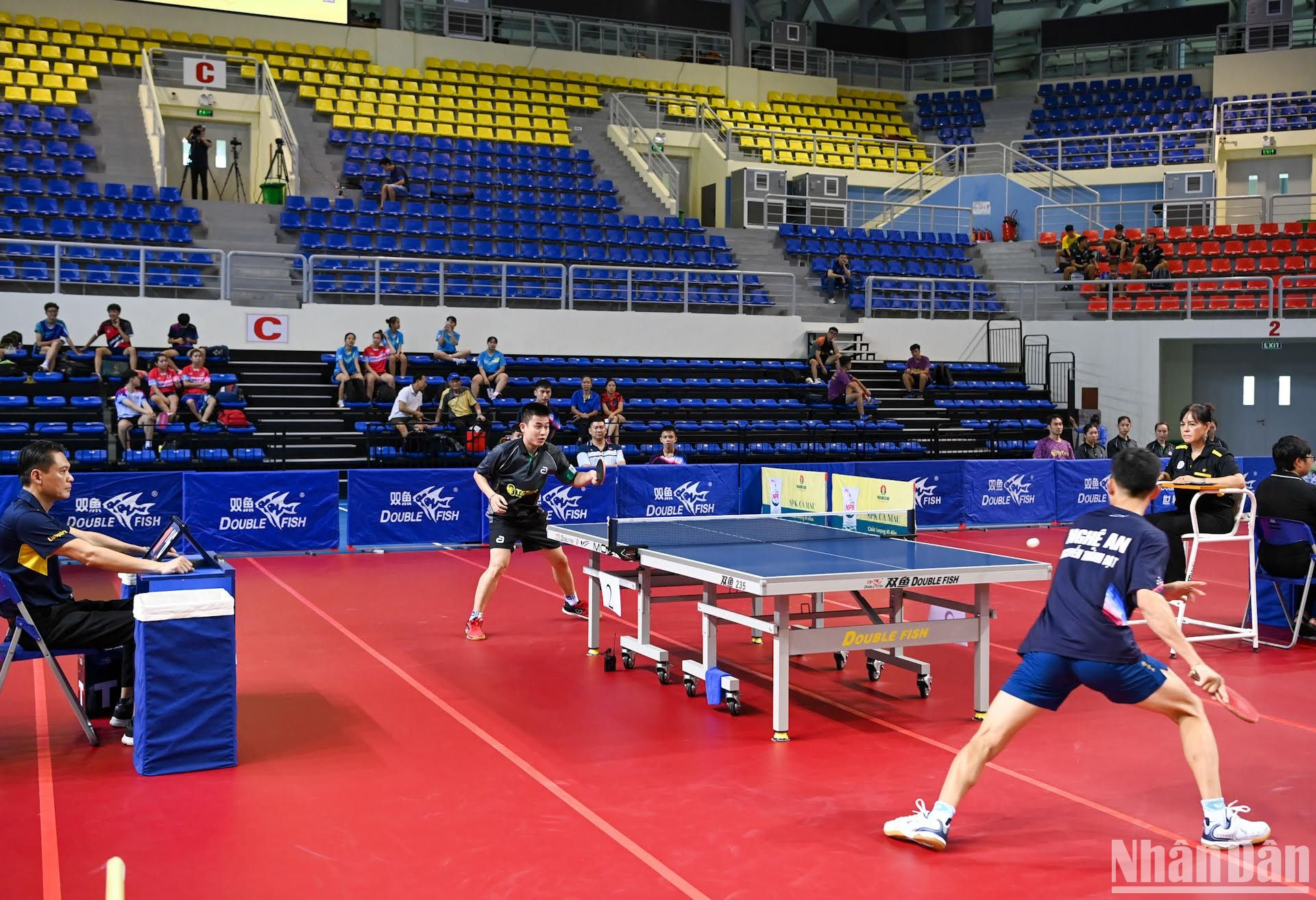 [Ảnh] Những trận đầu tiên tại Giải vô địch bóng bàn quốc gia Báo Nhân Dân lần thứ 41 ảnh 4