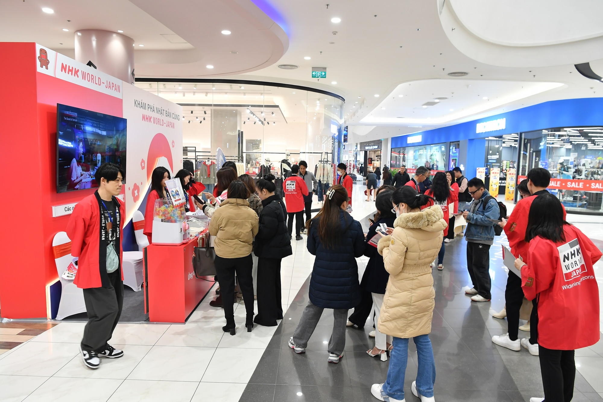 Thông qua NHK World-Japan, NHK cũng mong muốn giới thiệu dịch vụ tiếng Việt Nam, các dịch vụ đối ngoại của mình tới với đông đảo công chúng tại Việt Nam, đồng thời thúc đẩy mối quan hệ hữu nghị giữa Việt Nam và Nhật Bản. Thông qua NHK World-Japan, NHK cũng mong muốn giới thiệu dịch vụ tiếng Việt Nam, các dịch vụ đối ngoại của mình tới với đông đảo công chúng tại Việt Nam, đồng thời thúc đẩy mối quan hệ hữu nghị giữa Việt Nam và Nhật Bản.