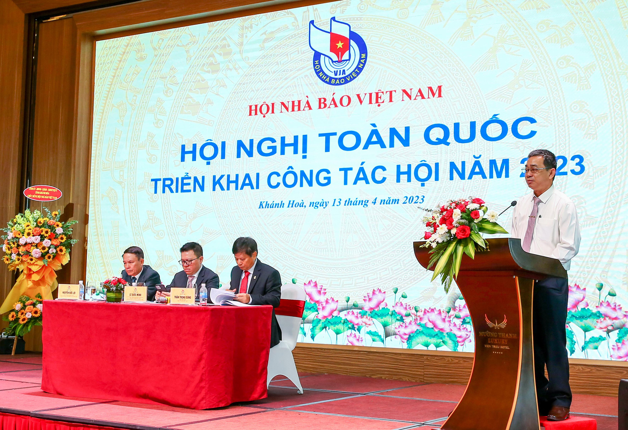 Đại diện Hội Nhà báo địa phương tham luận tại Hội nghị. (Ảnh: SƠN HẢI)