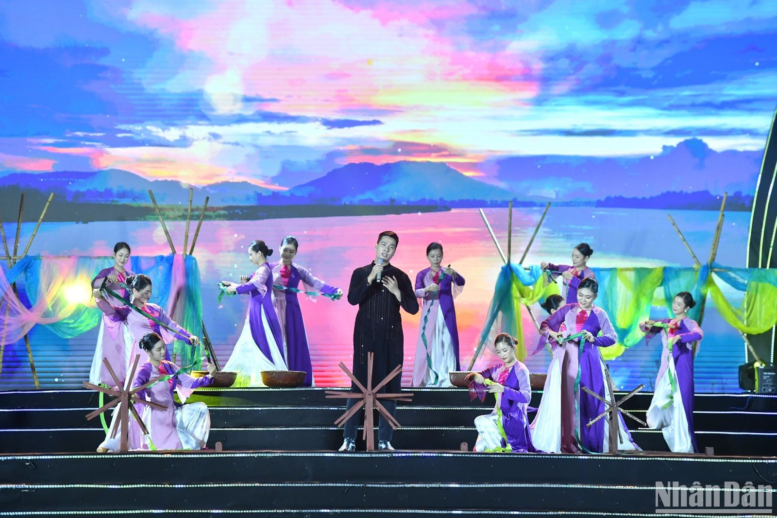 Những ca khúc ca ngợi chiến thắng Truông Bồn, ghi nhớ công ơn những người đã hy sinh cả tuổi thanh xuân cho hòa bình và tự do cho dân tộc.