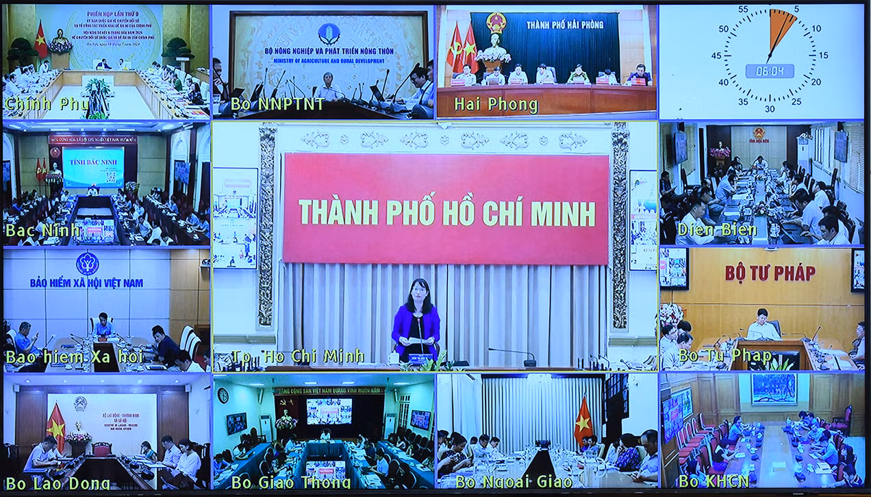 Phiên họp kết nối trực tuyến toàn quốc từ trụ sở Chính phủ tới trụ sở UBND các tỉnh, thành phố trực thuộc Trung ương. Đại diện lãnh đạo Thành phố Hồ Chí Minh phát biểu.