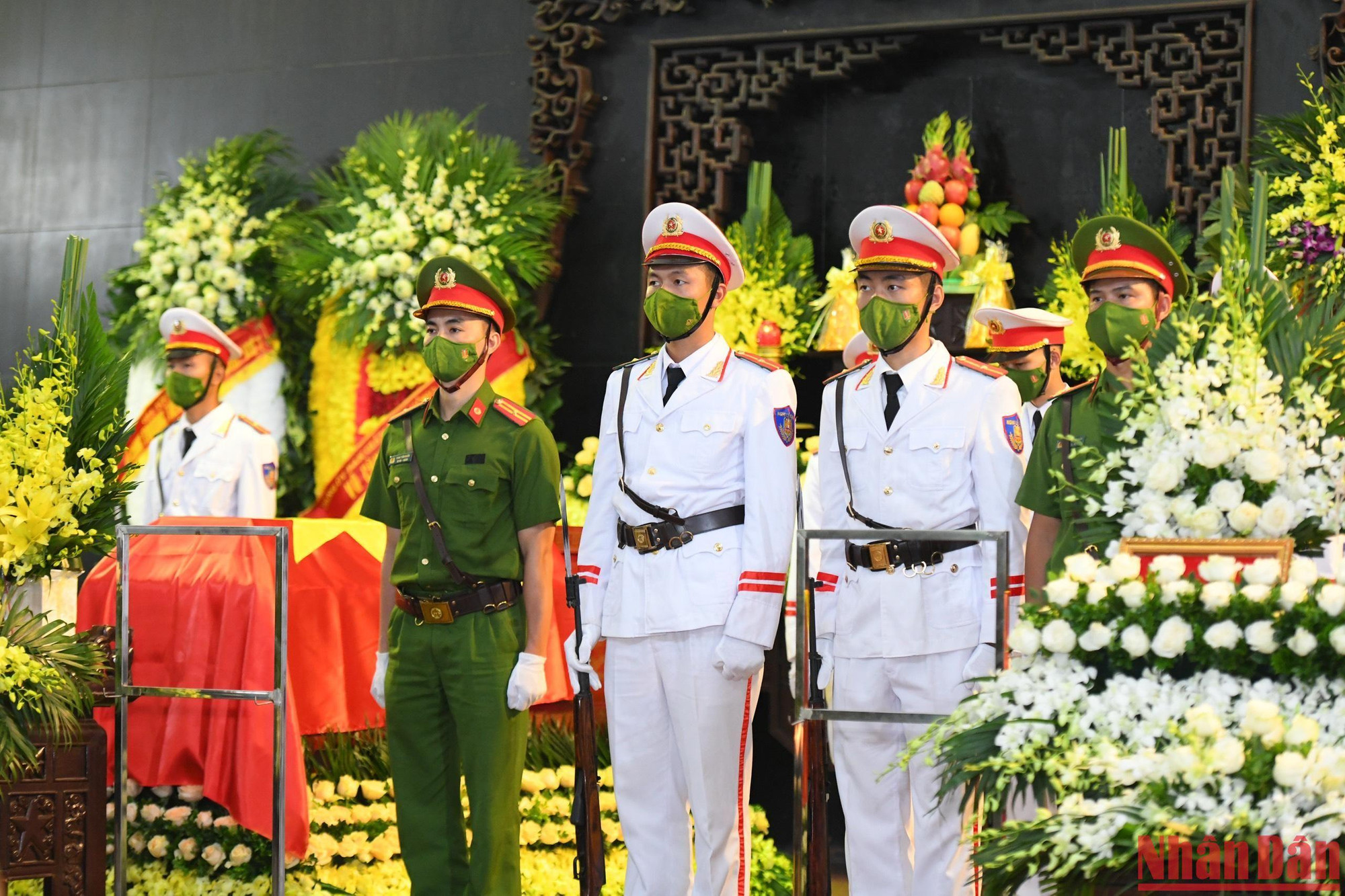 Lễ tang được cử hành theo nghi thức của lực lượng Công an nhân dân.
