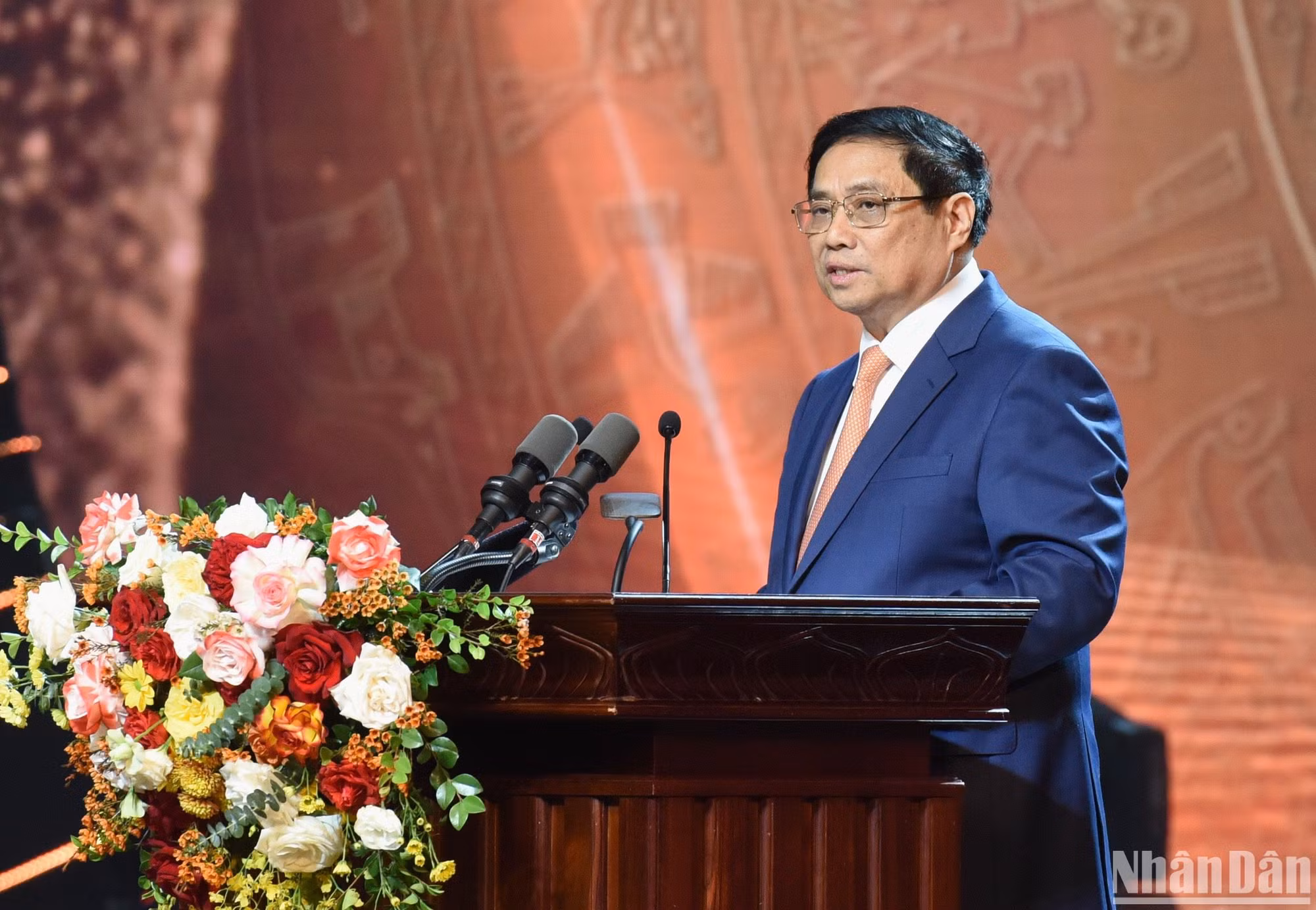 Thủ tướng nhiệt liệt chúc mừng các cá nhân, tập thể đã tham gia và đoạt Giải năm nay. (Ảnh: TRẦN HẢI)