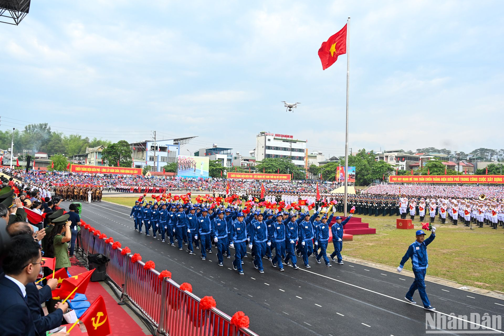 Khối Công nhân Việt Nam.