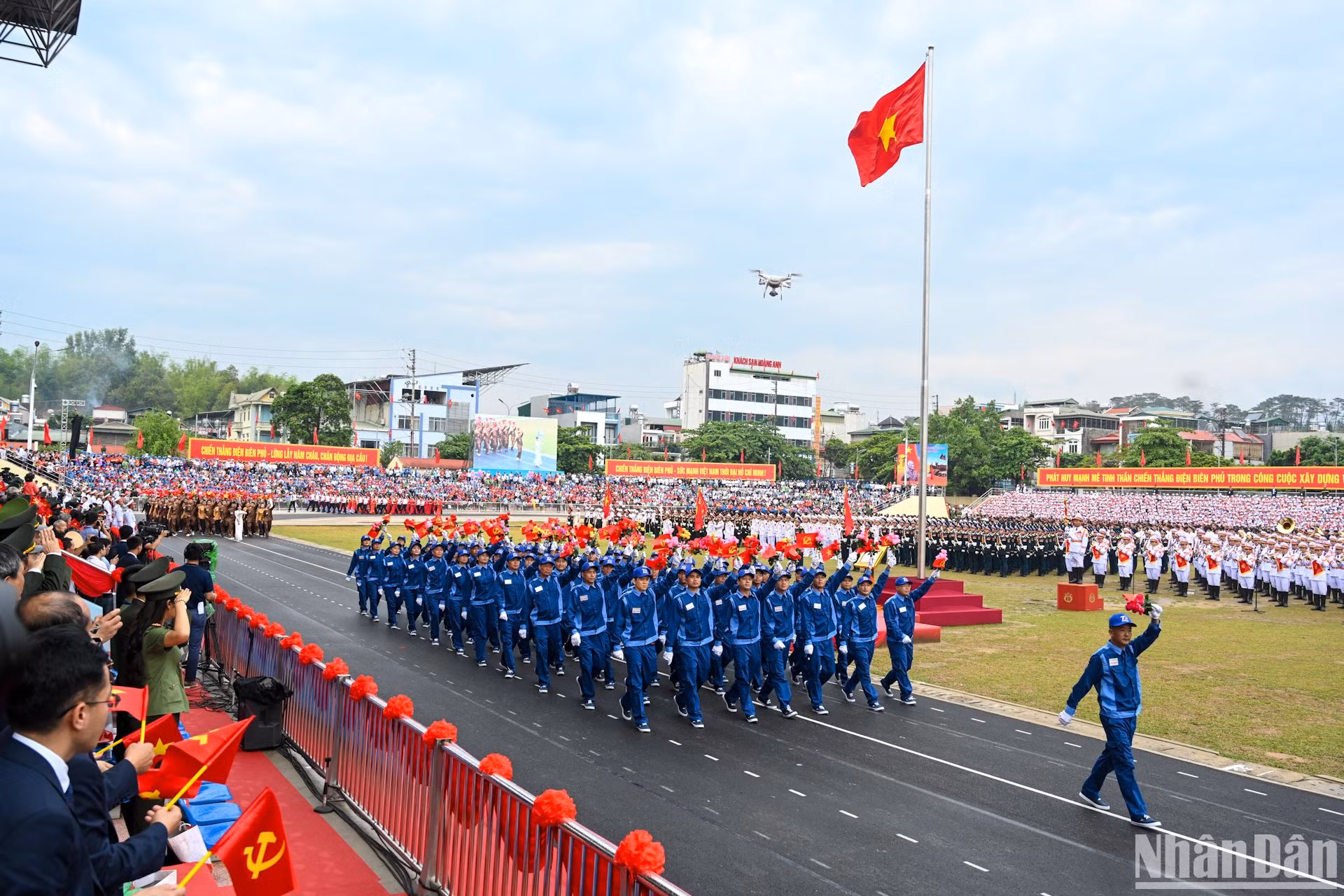 Khối Công nhân Việt Nam.