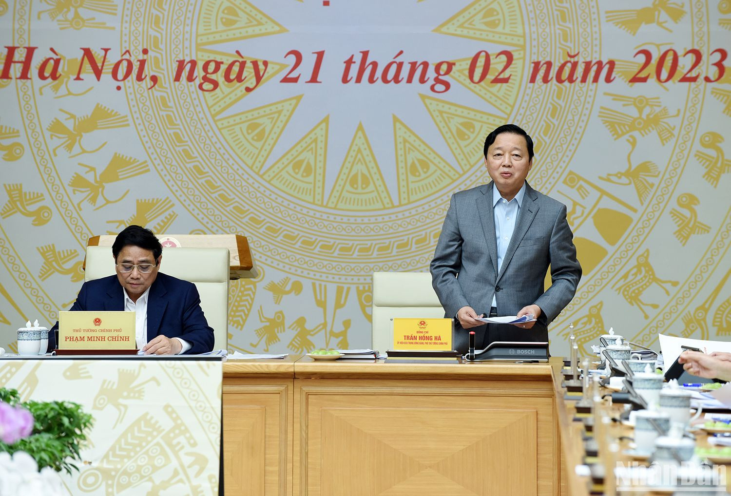 Phó Thủ tướng Trần Hồng Hà điều hành phần tham luận.