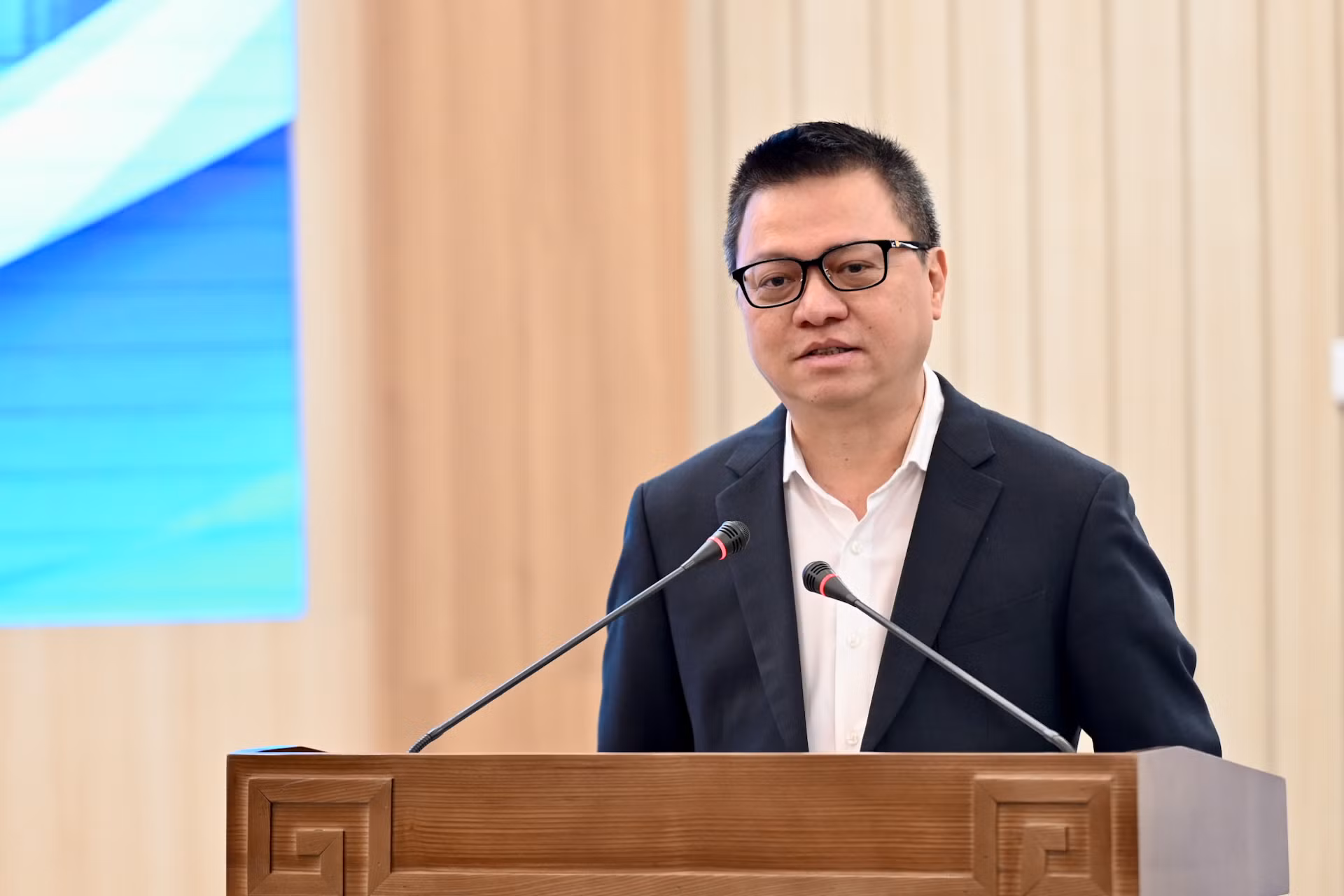 Đồng chí Lê Quốc Minh, Ủy viên Trung ương Đảng, Tổng Biên tập Báo Nhân Dân, Phó Trưởng Ban Tuyên giáo và Dân vận Trung ương, Chủ tịch Hội Nhà báo Việt Nam phát biểu khai mạc hội thảo.
