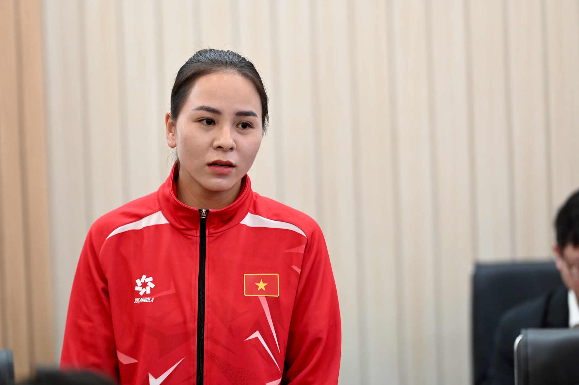 Vận động viên Trịnh Thu Vinh, người từng giành nhiều thành tích quốc tế trong bộ môn bắn súng, thay mặt các vận động viên trẻ bày tỏ suy nghĩ về những điều kiện cần và đủ để tài năng trẻ phát huy trọn vẹn khả năng. Vận động viên Trịnh Thu Vinh, người từng giành nhiều thành tích quốc tế trong bộ môn bắn súng, thay mặt các vận động viên trẻ bày tỏ suy nghĩ về những điều kiện cần và đủ để tài năng trẻ phát huy trọn vẹn khả năng.