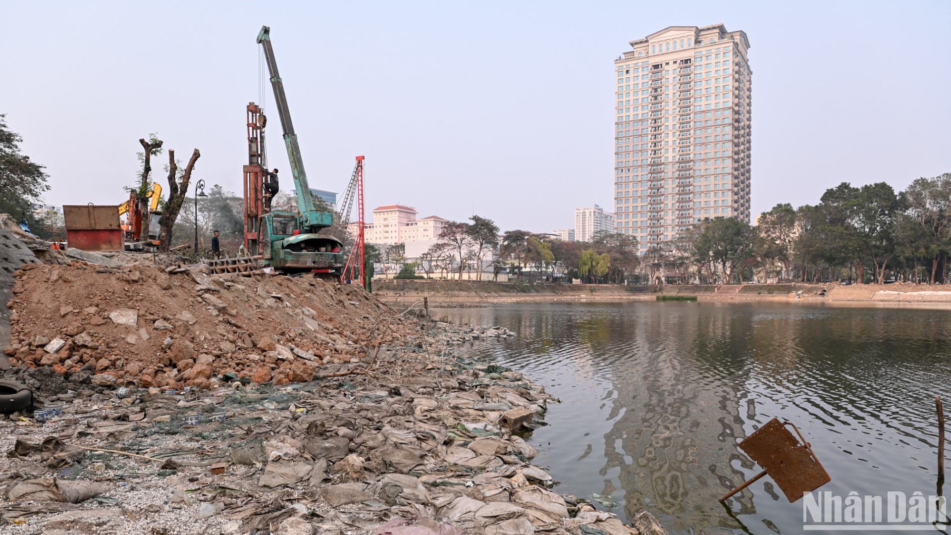 Dự án sẽ tiến hành xây dựng mới ba nhà phục vụ với diện tích lần lượt là 60m2, 130m2 và 165m2...