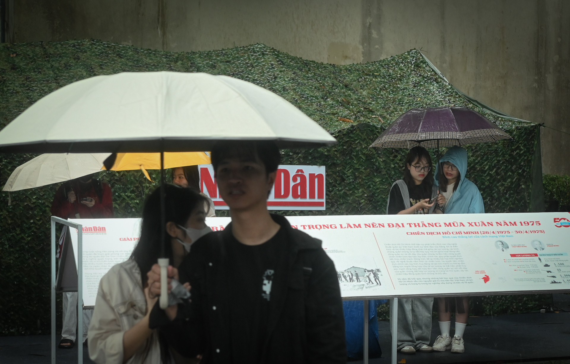 Hơn cả một sự kiện trưng bày, triển lãm tương tác của Báo Nhân Dân đã truyền cảm hứng cho thế hệ trẻ Việt Nam trong hành trình tìm hiểu và yêu lịch sử dân tộc. Hơn cả một sự kiện trưng bày, triển lãm tương tác của Báo Nhân Dân đã truyền cảm hứng cho thế hệ trẻ Việt Nam trong hành trình tìm hiểu và yêu lịch sử dân tộc.