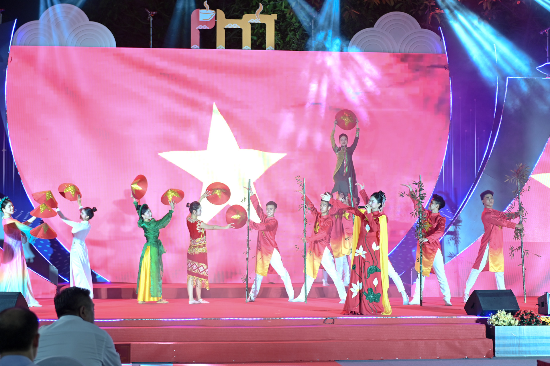 Tiết mục văn nghệ chào mừng Festival Phở 2025.