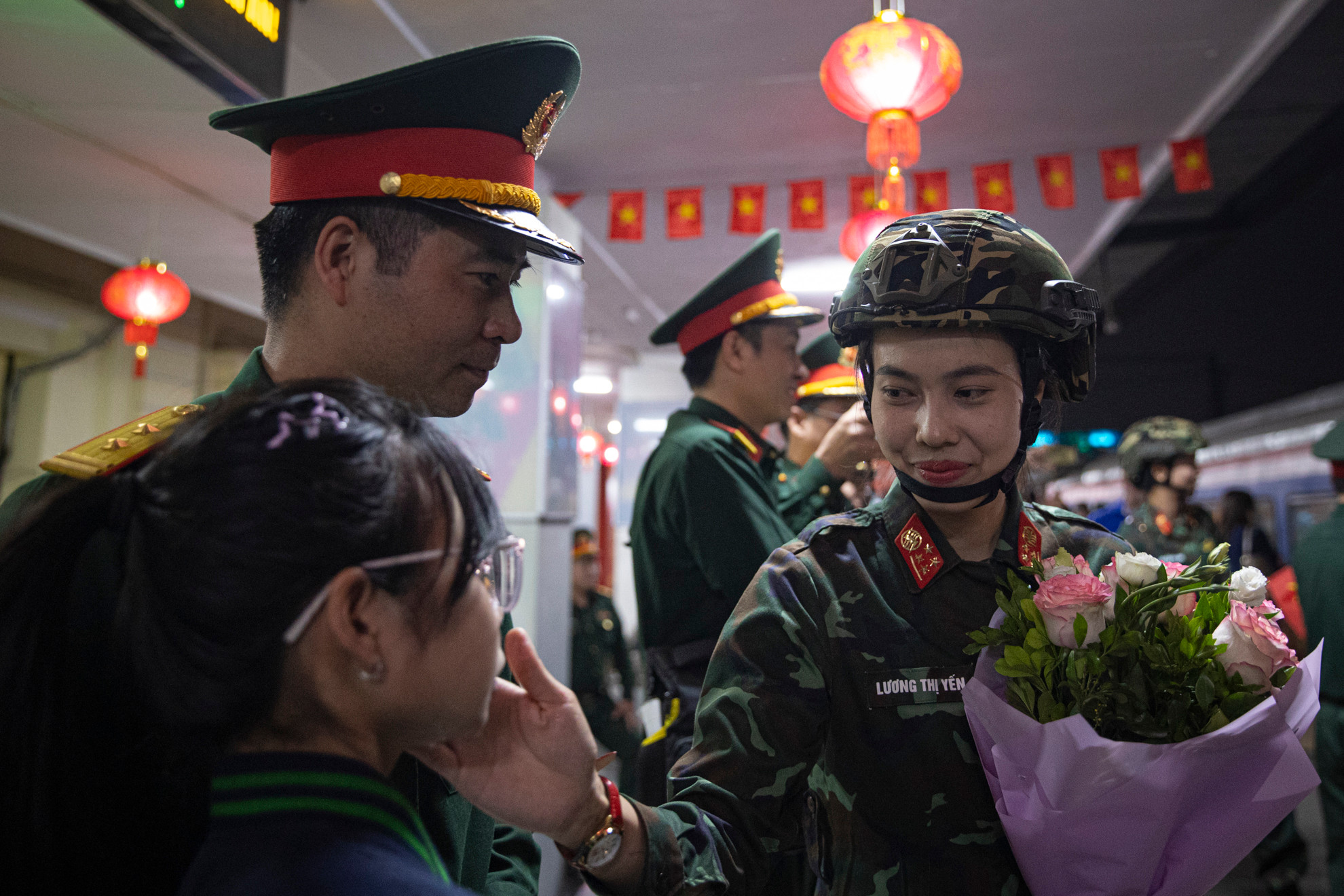 Sự có mặt của gia đình, người thân là động lực to lớn giúp các chiến sĩ hoàn thành nhiệm vụ.