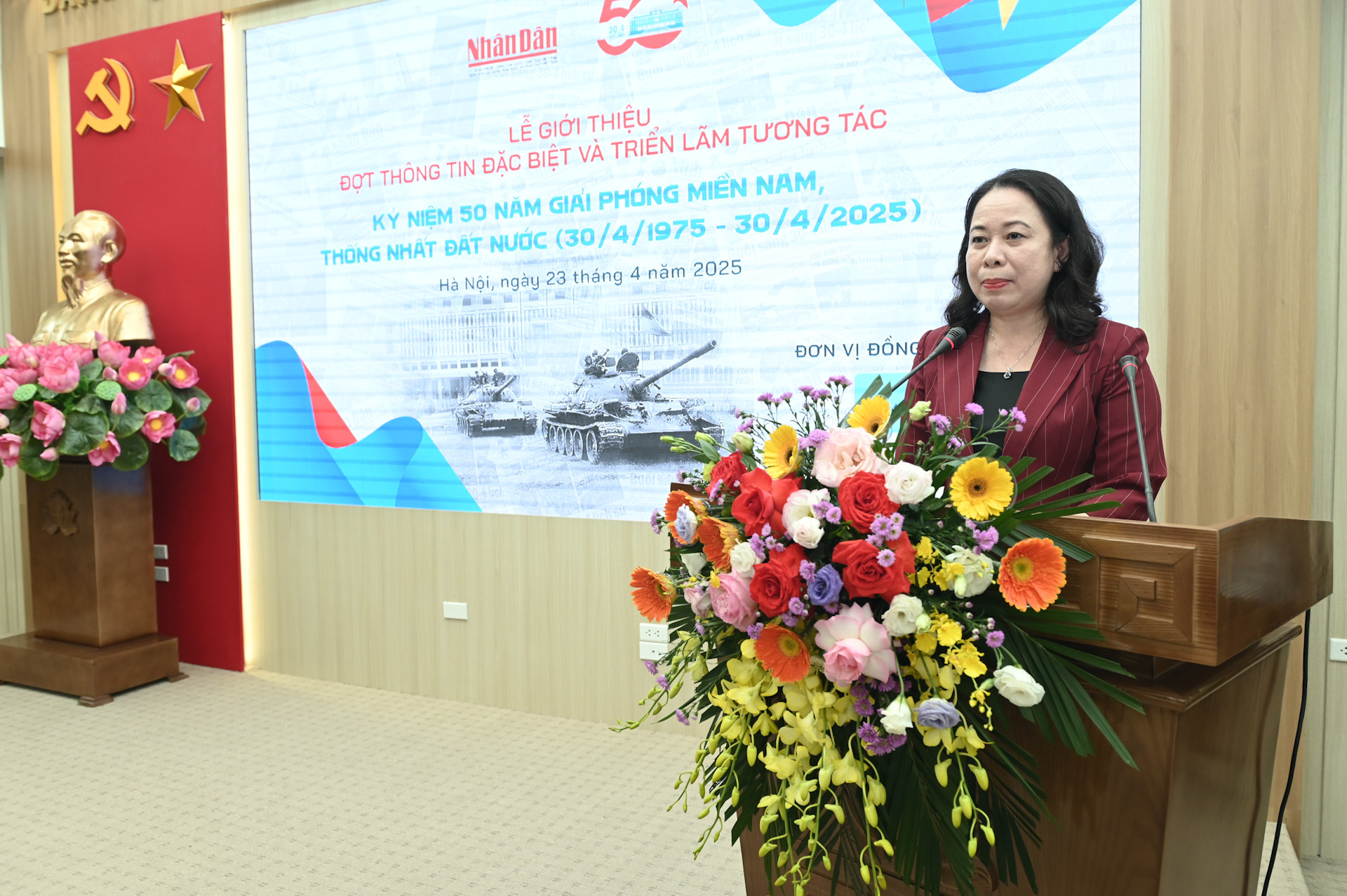 Đồng chí Võ Thị Ánh Xuân, Ủy viên Trung ương Đảng, Phó Chủ tịch nước đánh giá cao việc Báo Nhân Dân đã chuẩn bị cẩn trọng, kỹ lưỡng, tổ chức Đợt thông tin tuyên truyền đặc biệt trên các ấn phẩm.