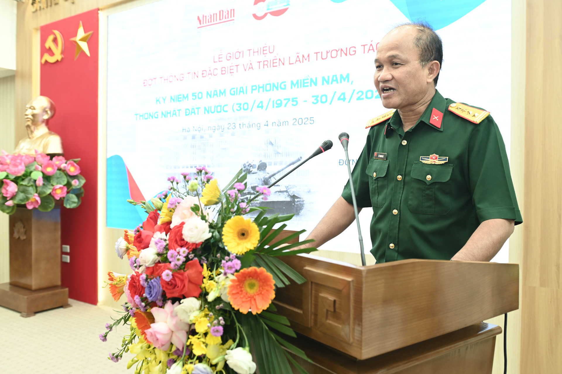 Đại tá, Tiến sĩ Lê Thanh Bài, Phó Viện trưởng Viện Chiến lược và Lịch sử quốc phòng Việt Nam, phát biểu.