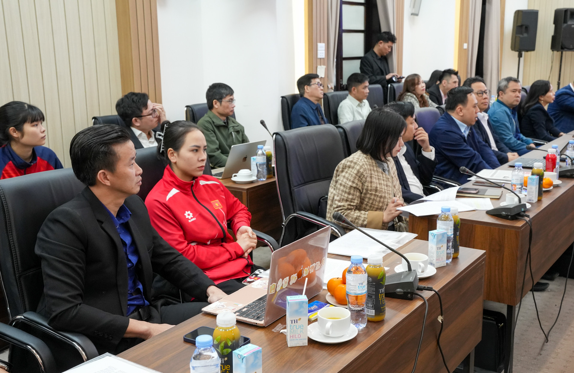 Hội thảo “Tương lai cho thế hệ vươn mình” quy tụ những chuyên gia hàng đầu, đại diện các cơ quan chức năng, nhà hoạch định chính sách, cùng các gương mặt tiêu biểu của thế hệ trẻ. Hội thảo “Tương lai cho thế hệ vươn mình” quy tụ những chuyên gia hàng đầu, đại diện các cơ quan chức năng, nhà hoạch định chính sách, cùng các gương mặt tiêu biểu của thế hệ trẻ.