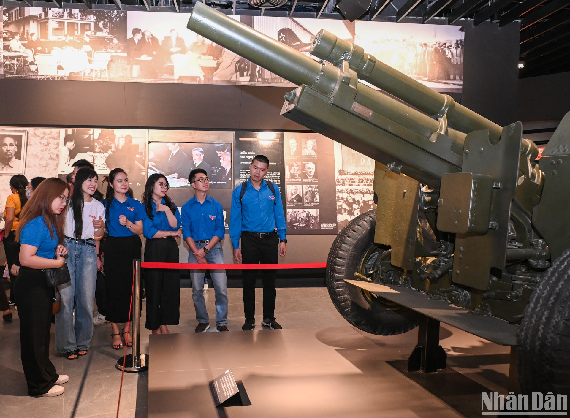 Khu trưng bày pháo mặt đất 105mm. Đại đội 806, Trung đoàn 45 đã sử dụng loại pháo này, bắn vào cứ điểm Him Lam, mở màn chiến dịch Điện Biên Phủ.