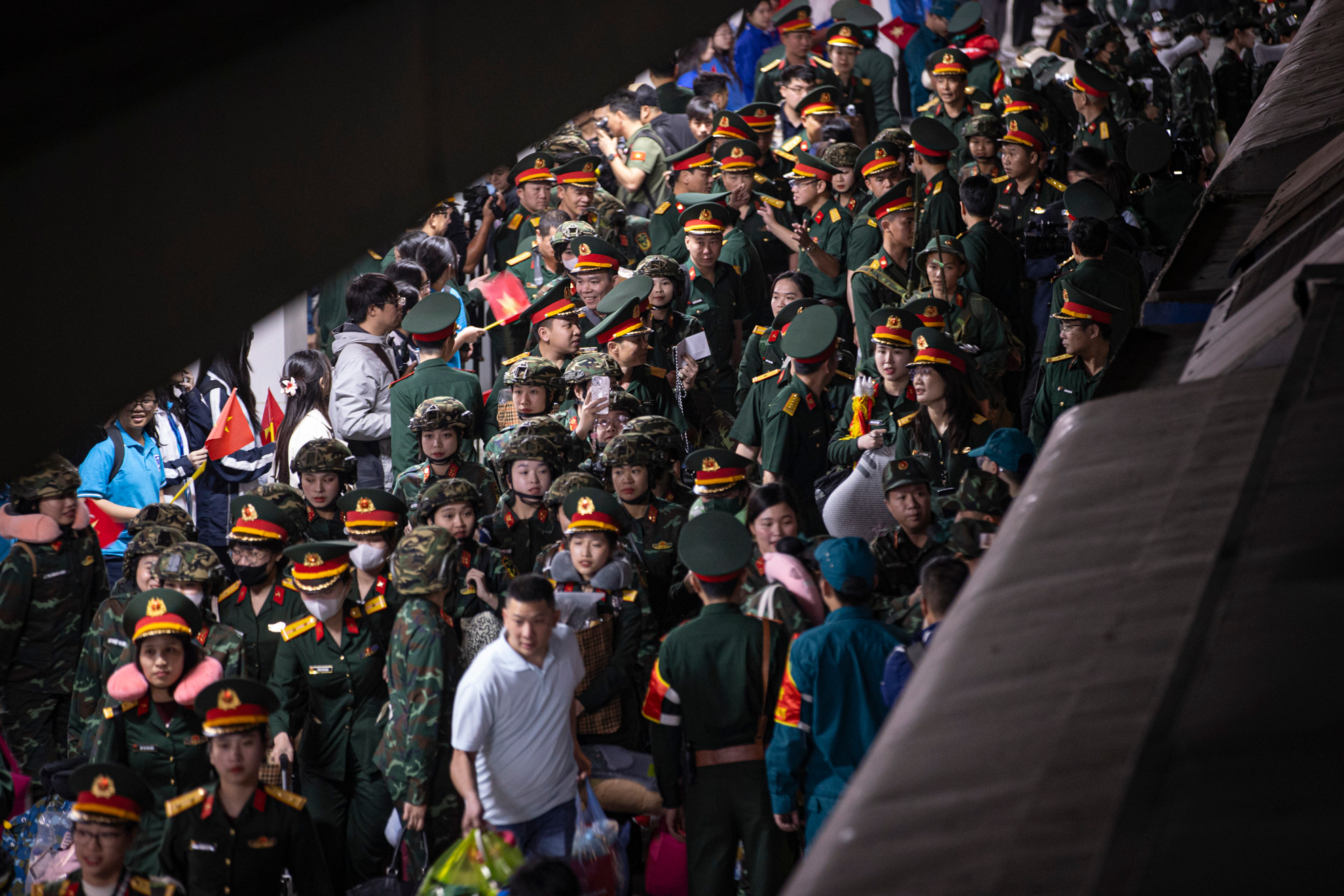 Cán bộ, chiến sĩ quân đội và lực lượng dân quân sẽ hành quân trên 5 đoàn tàu với tổng số cán bộ, chiến sĩ quân đội và lực lượng dân quân thuộc 5 đoàn hành quân gần 3.200 người.