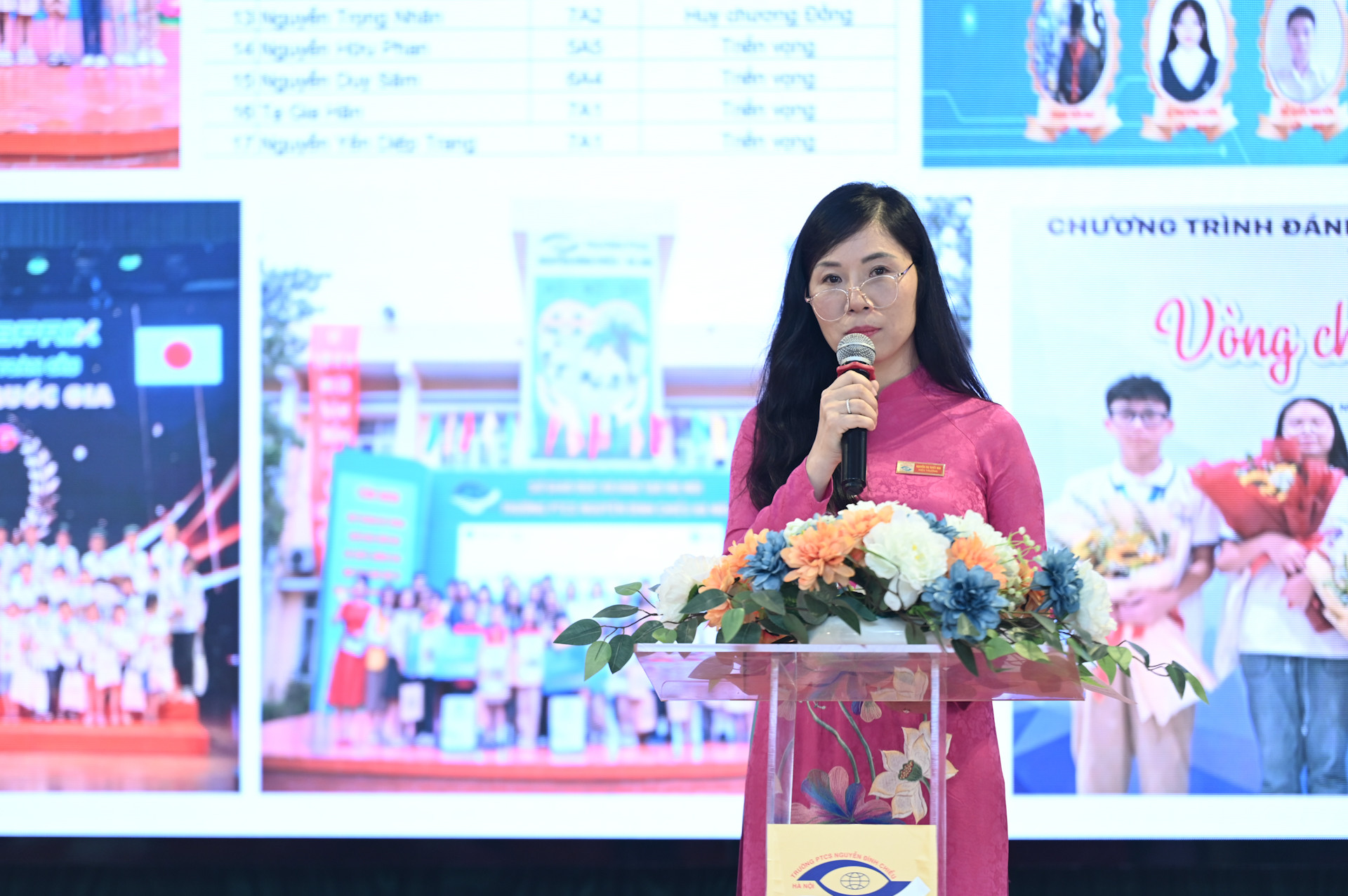 Hiệu trưởng Nguyễn Thị Tuyết Mai phát biểu chào mừng, giới thiệu về ngôi trường.