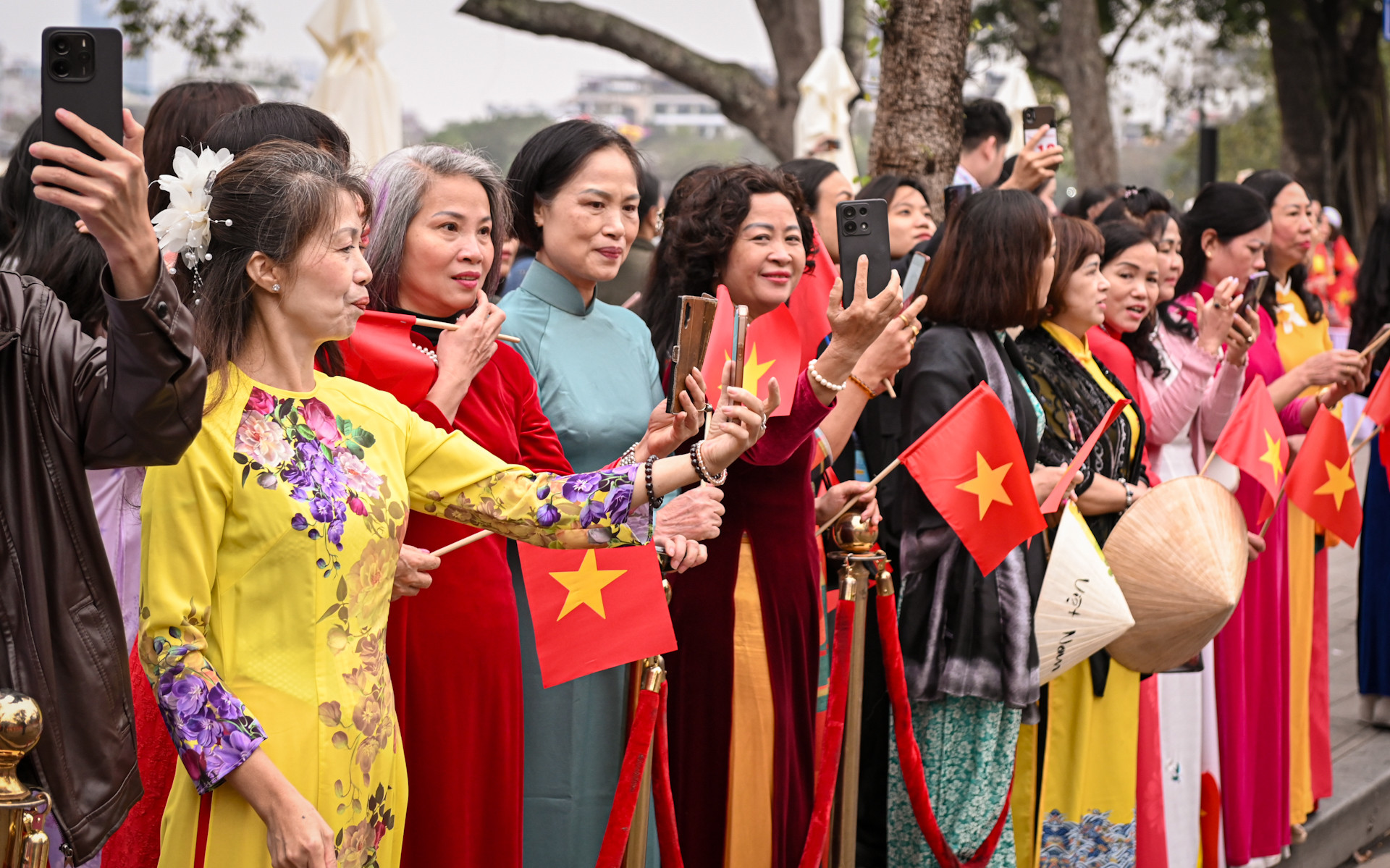 Người dân Thủ đô hào hứng hưởng ứng sự kiện.