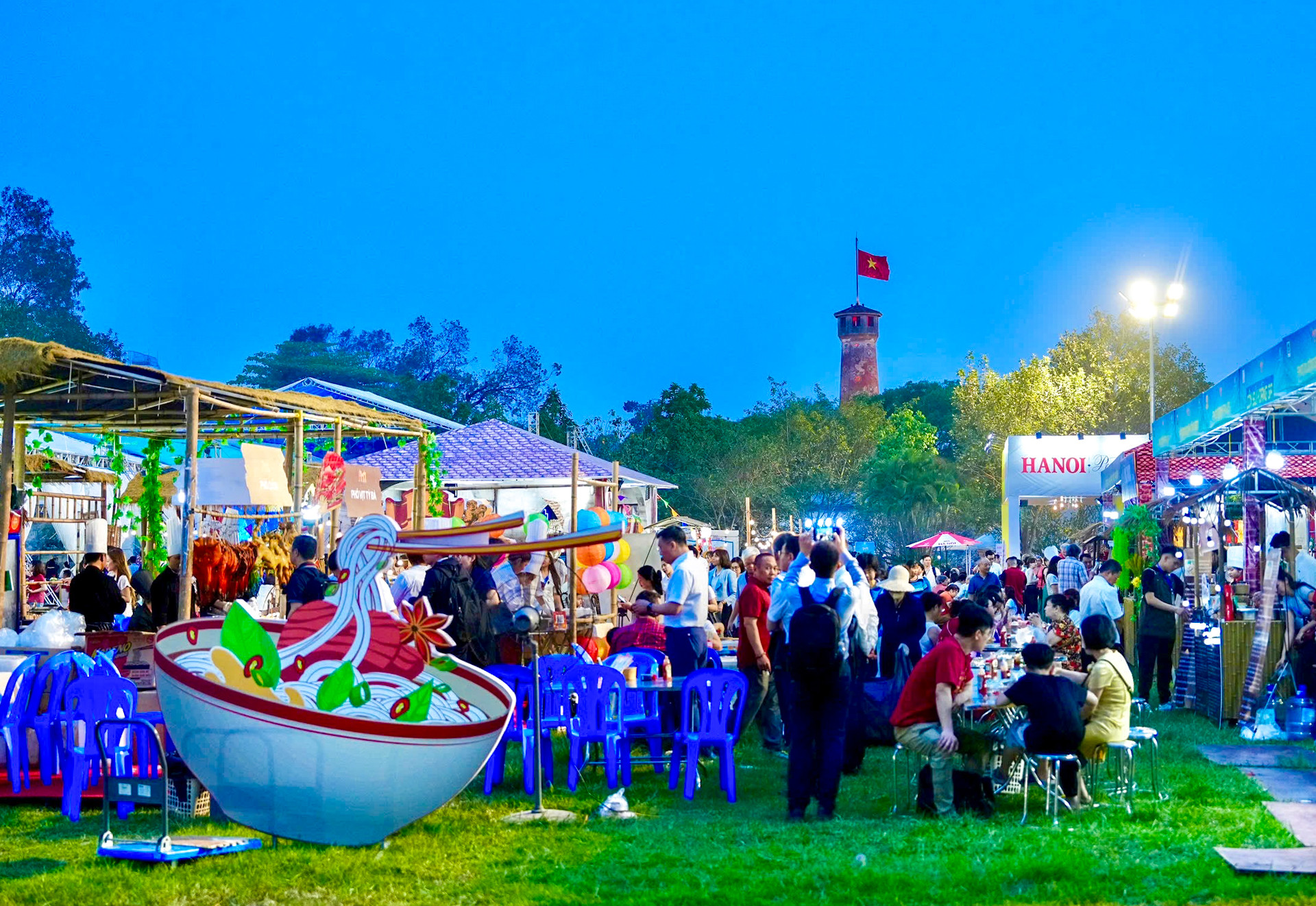 Festival Phở 2025 với chủ đề "Tinh hoa phở Việt - Di sản trong kỷ nguyên số" diễn ra trong 3 ngày, từ 18 đến 20/4 tại Hoàng thành Thăng Long.