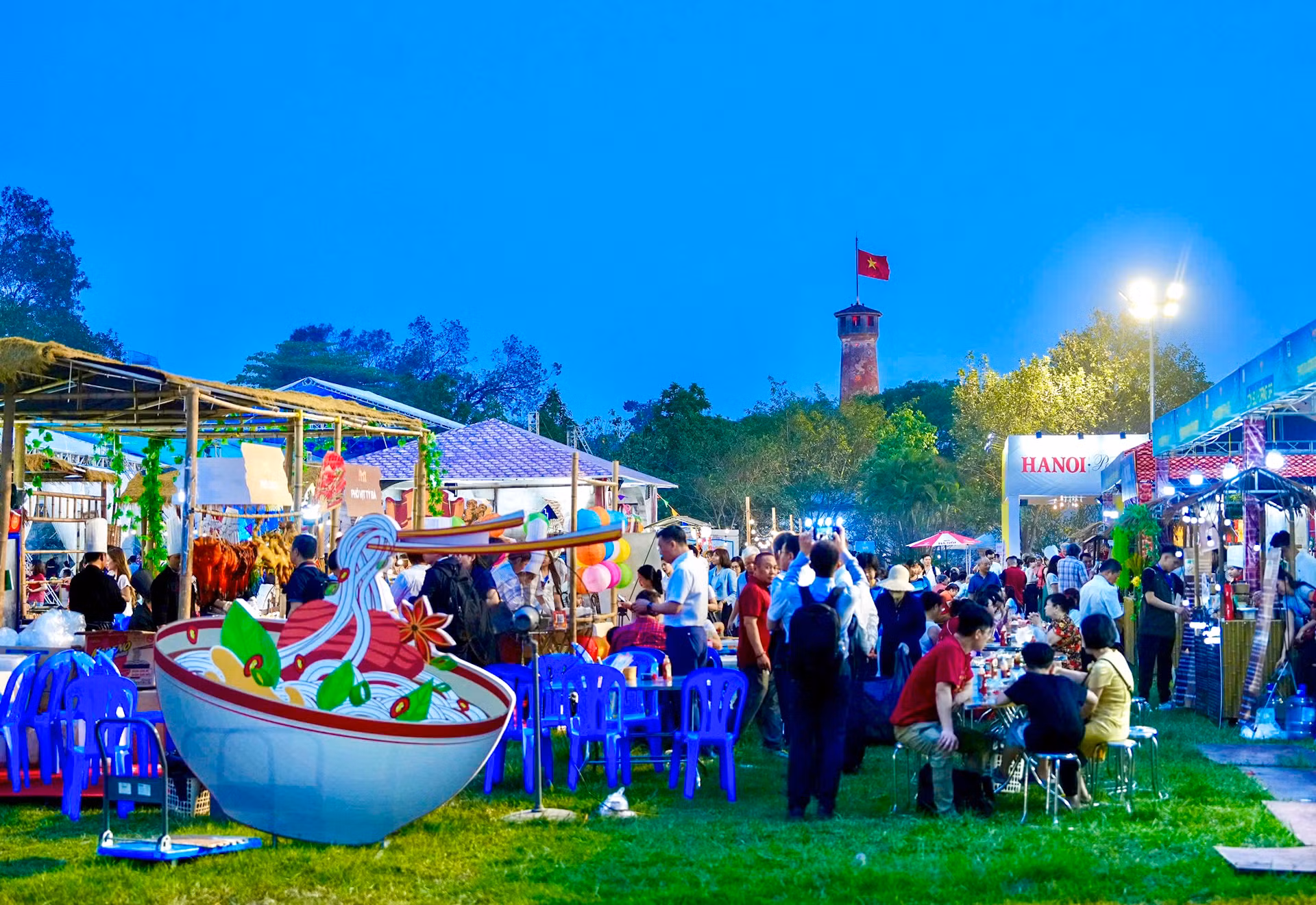 Festival Phở 2025 với chủ đề "Tinh hoa phở Việt - Di sản trong kỷ nguyên số" diễn ra trong 3 ngày, từ 18 đến 20/4 tại Hoàng thành Thăng Long.