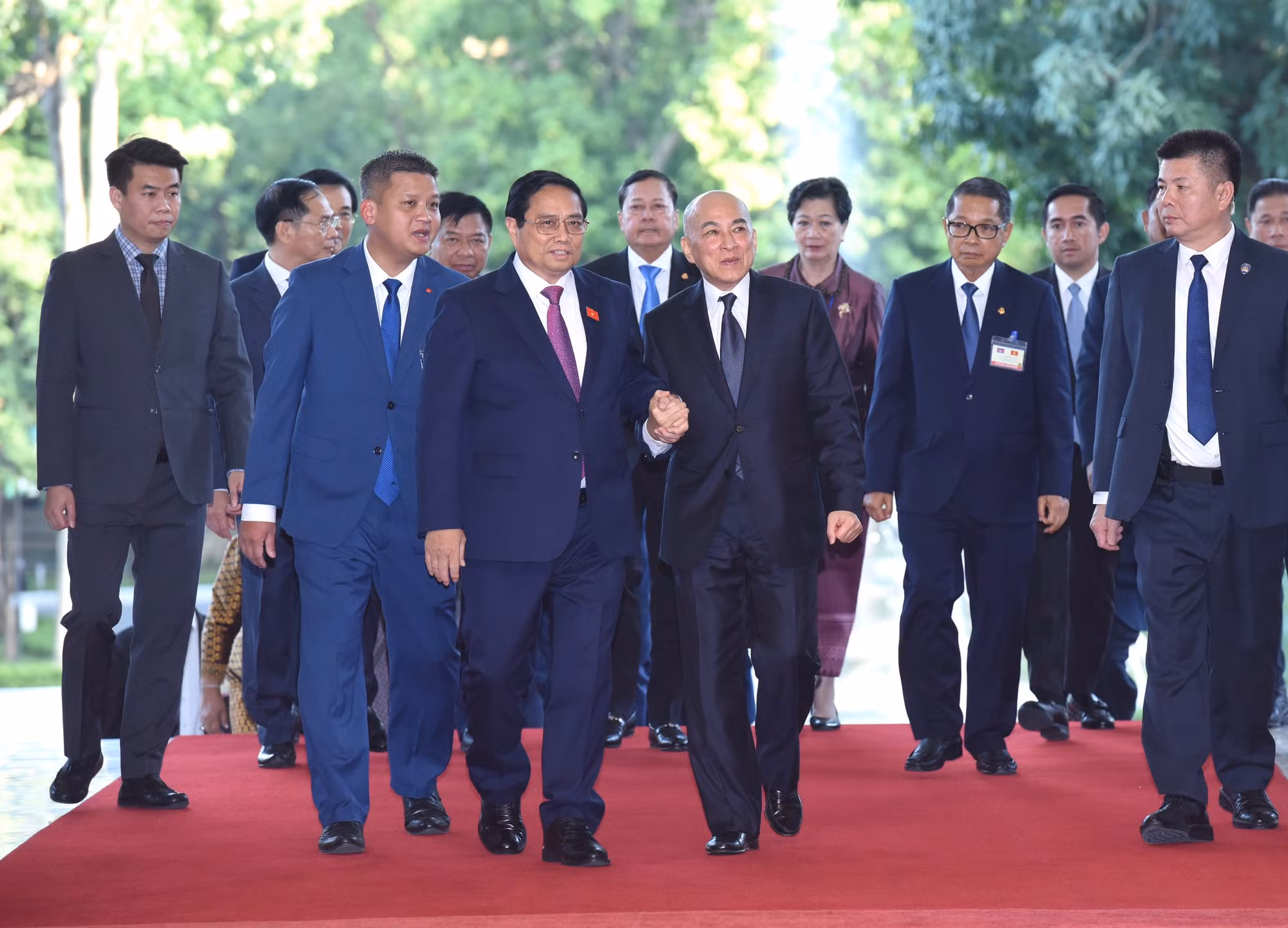 Thủ tướng Phạm Minh Chính đón Quốc vương Campuchia Preah Bat Samdech Preah Boromneath Norodom Sihamoni. Thủ tướng Phạm Minh Chính đón Quốc vương Campuchia Preah Bat Samdech Preah Boromneath Norodom Sihamoni.