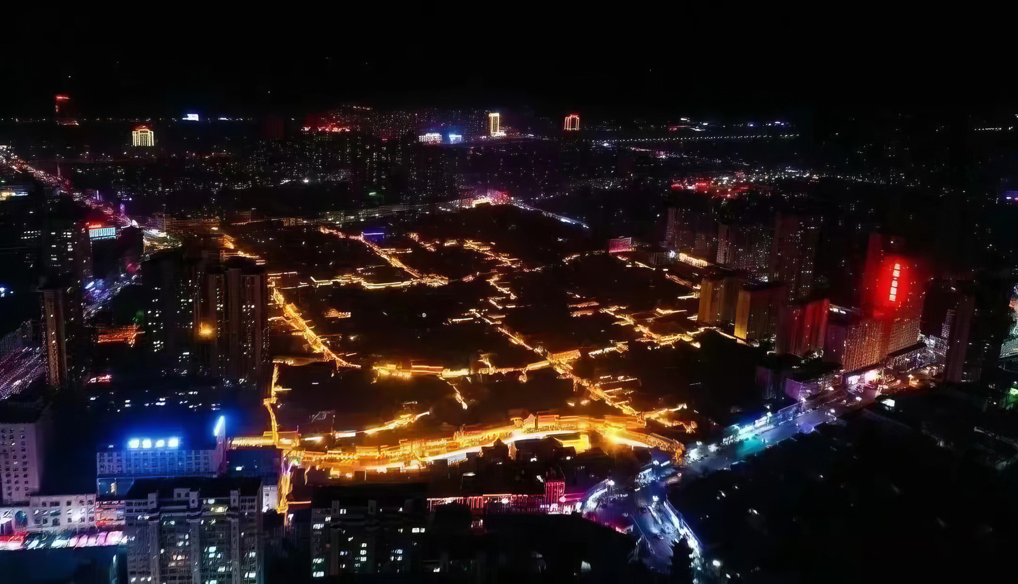 Toàn cảnh "tám phường mười ba ngõ" về đêm. (Ảnh: CTV)