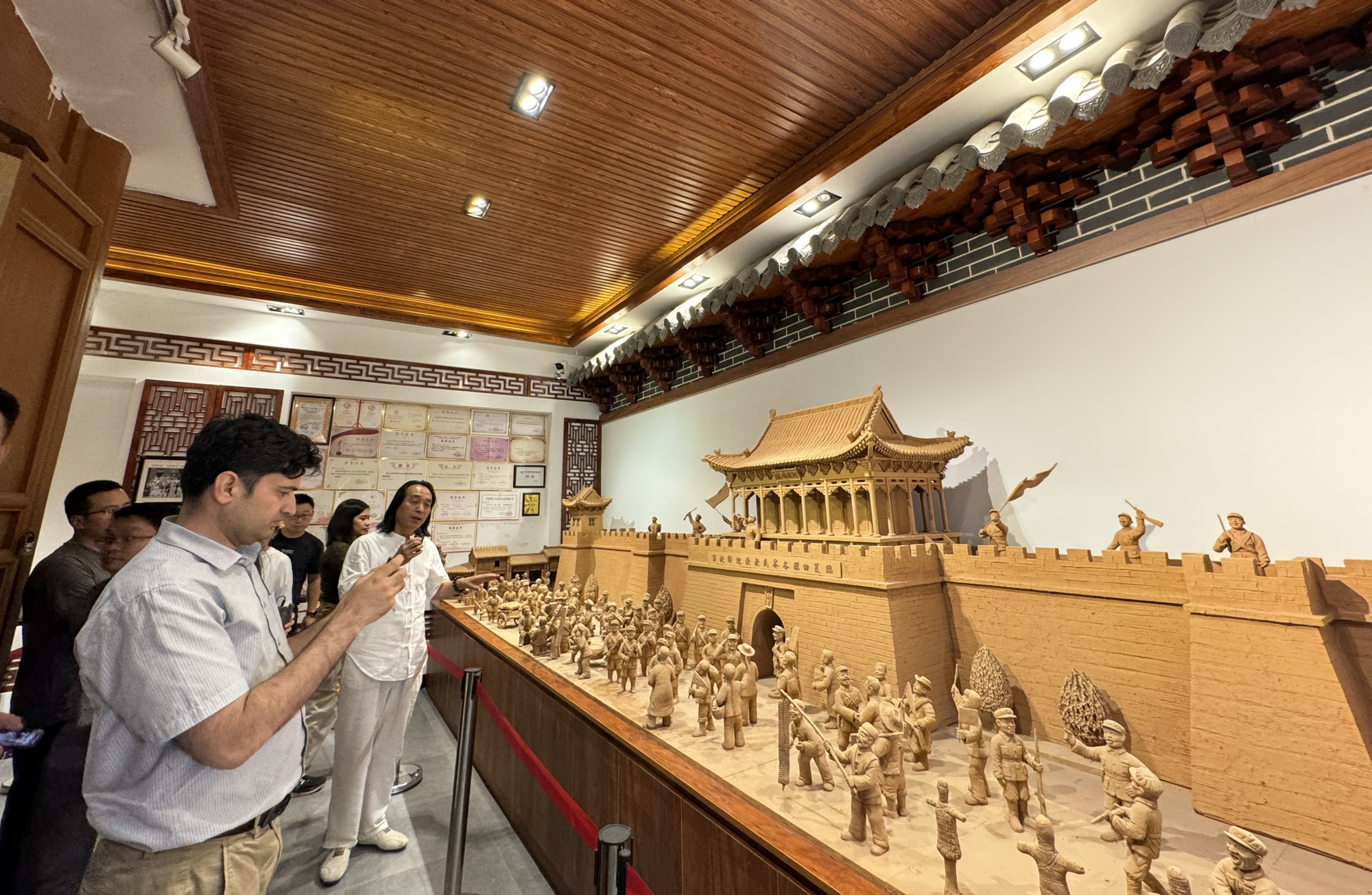 Nghệ thuật nặn tượng đất có lịch sử lâu đời ở Lâm Hạ, Cam Túc.