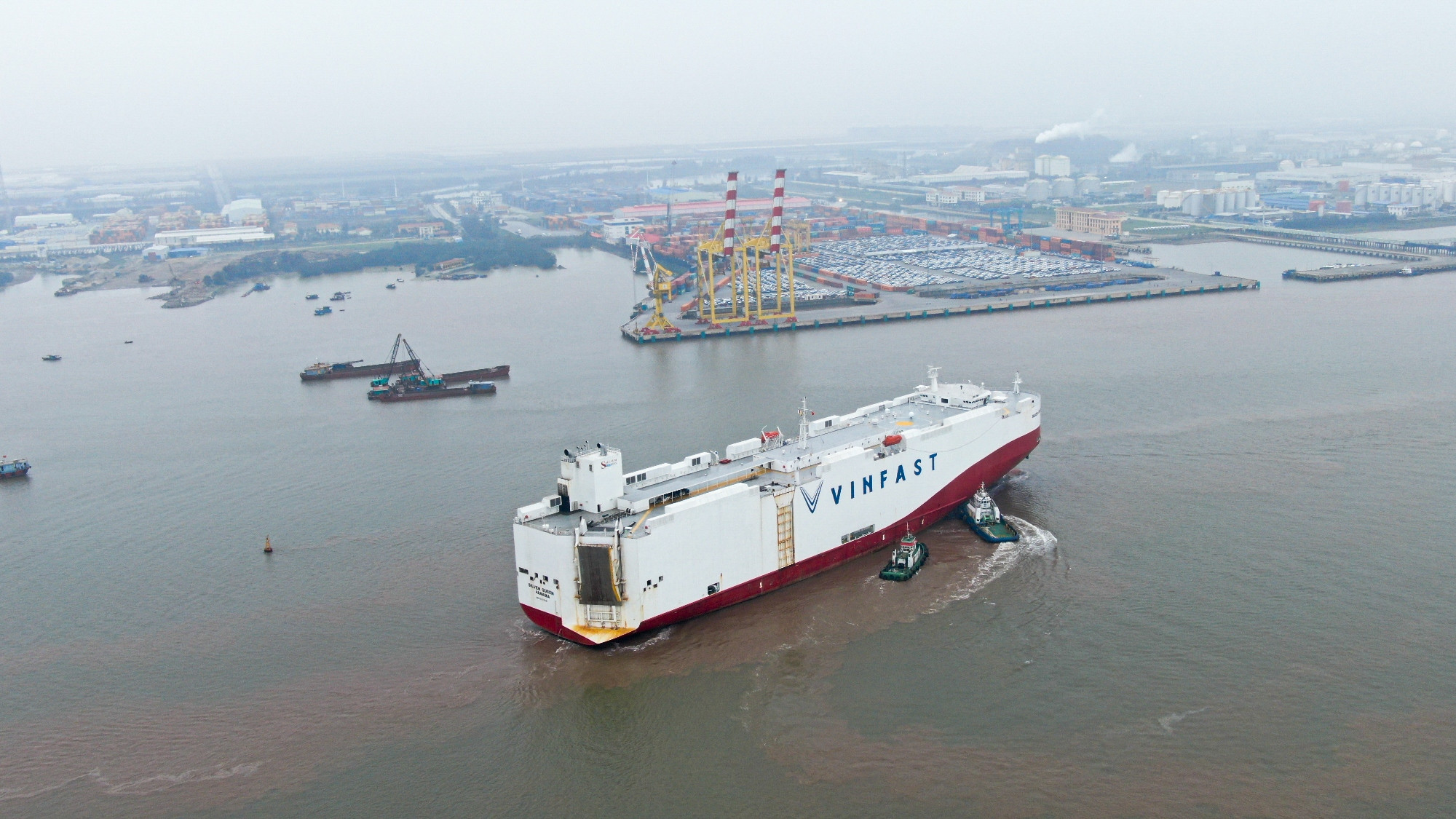 Tàu Silver Queen gắn dòng chữ VinFast quen thuộc cũng đã cập cảng MPC Port trong ngày 14/4.