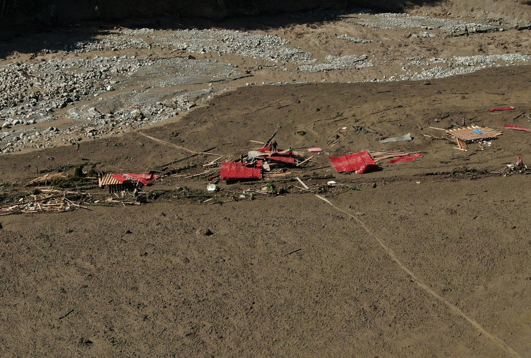 Lực lượng cứu hộ tham gia tìm kiếm và cứu nạn tại khu vực xảy ra vụ lở đất ở khu nghỉ dưỡng Shovi ở Racha, Georgia ngày 4/8. Ảnh: Reuters.