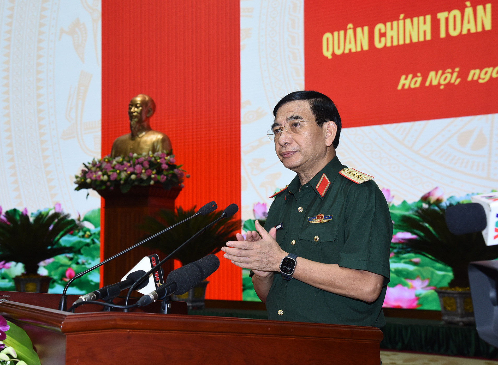 Đại tướng Phan Văn Giang, Ủy viên Bộ Chính trị, Phó Bí thư Quân ủy Trung ương, Bộ trưởng Quốc phòng phát biểu ý kiến tại Hội nghị.