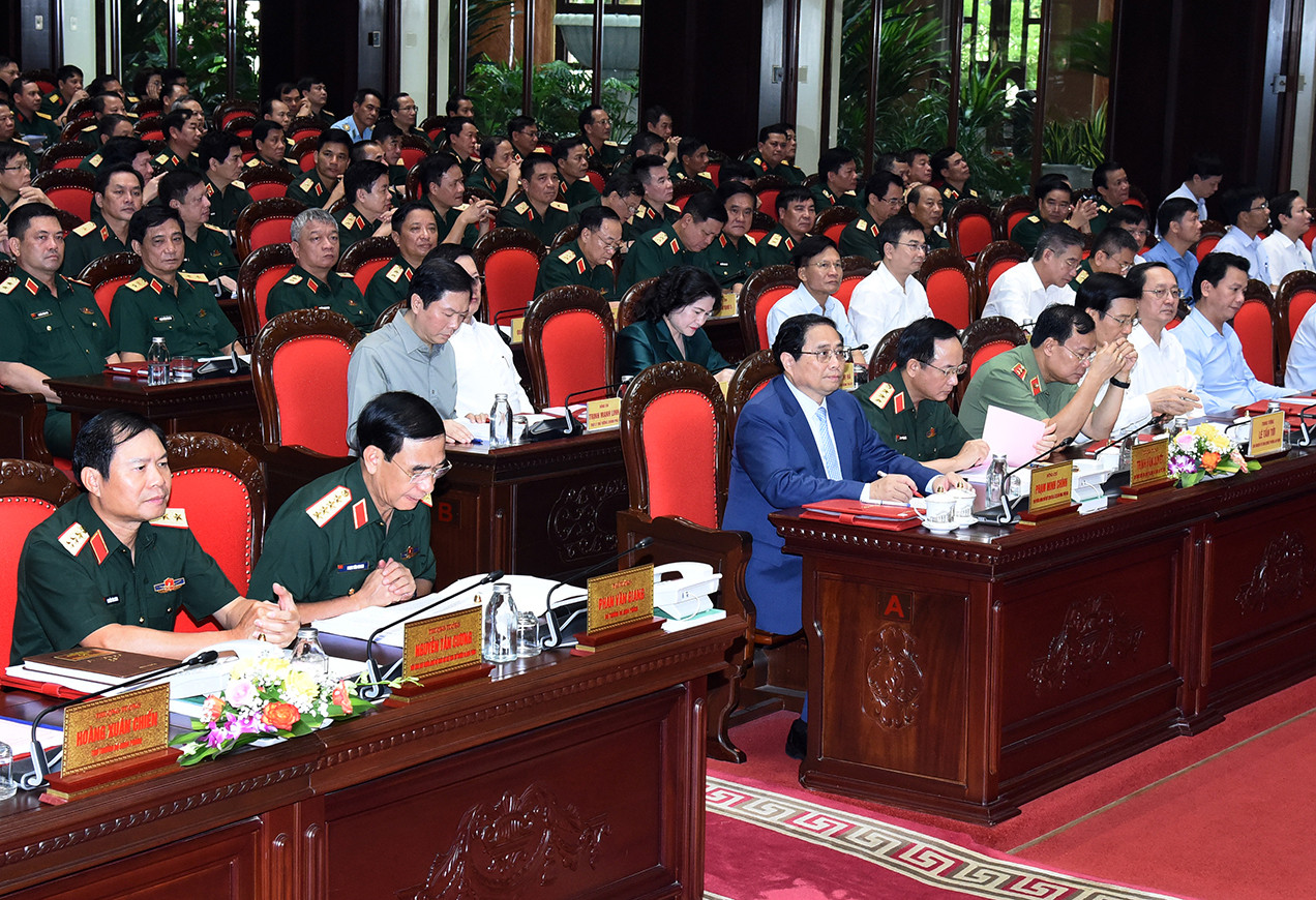 Thủ tướng Phạm Minh Chính và các đại biểu tham dự Hội nghị Quân chính toàn quân 6 tháng đầu năm 2024.